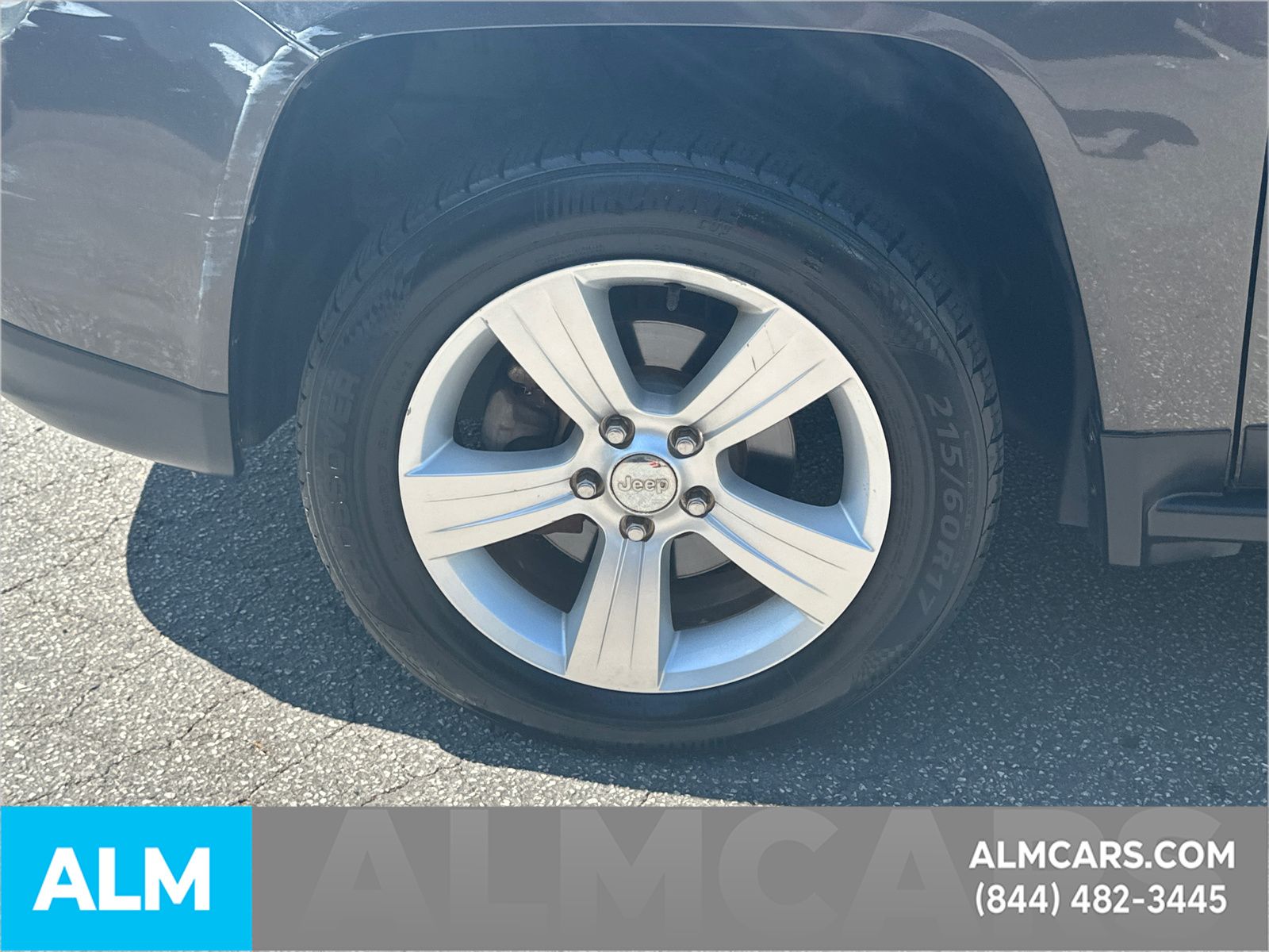 Used 2016 Granite Crystal Clearcoat Metallic Jeep Latitude image 27