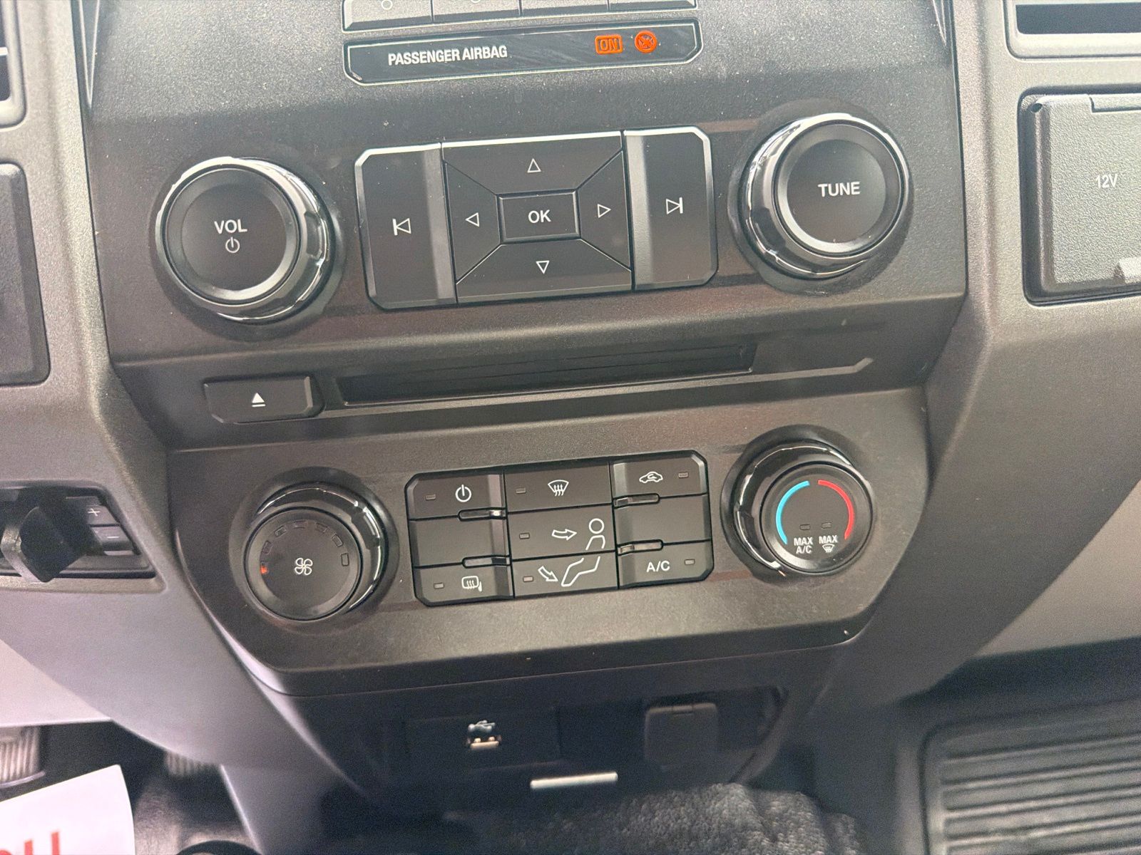 Used 2017 Oxford White Ford XL image 17