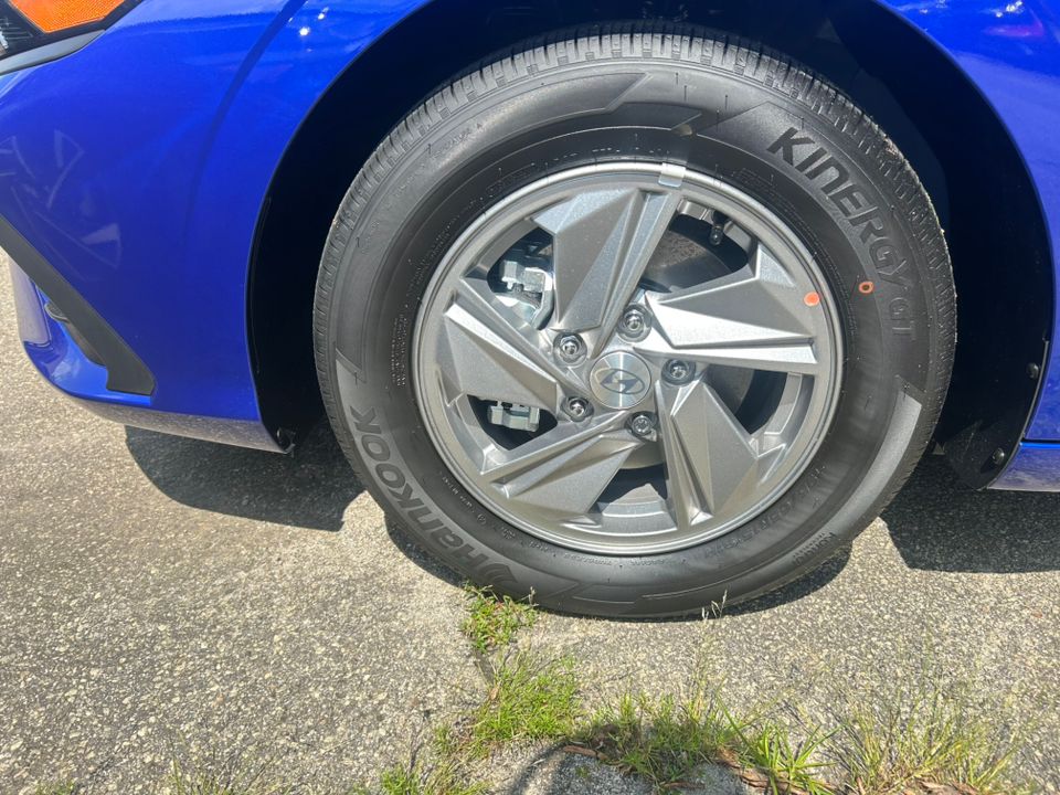 2025 Hyundai Elantra SE photo 10
