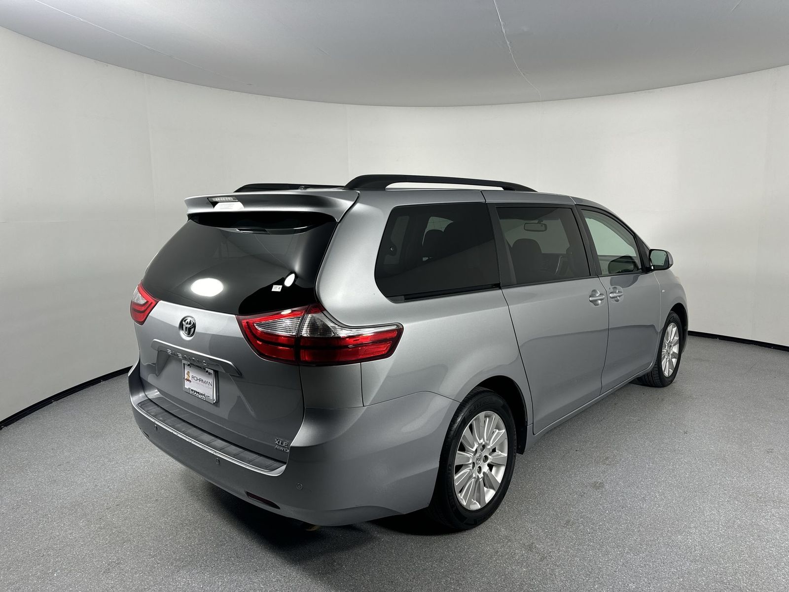 2016 Toyota Sienna Limited 34