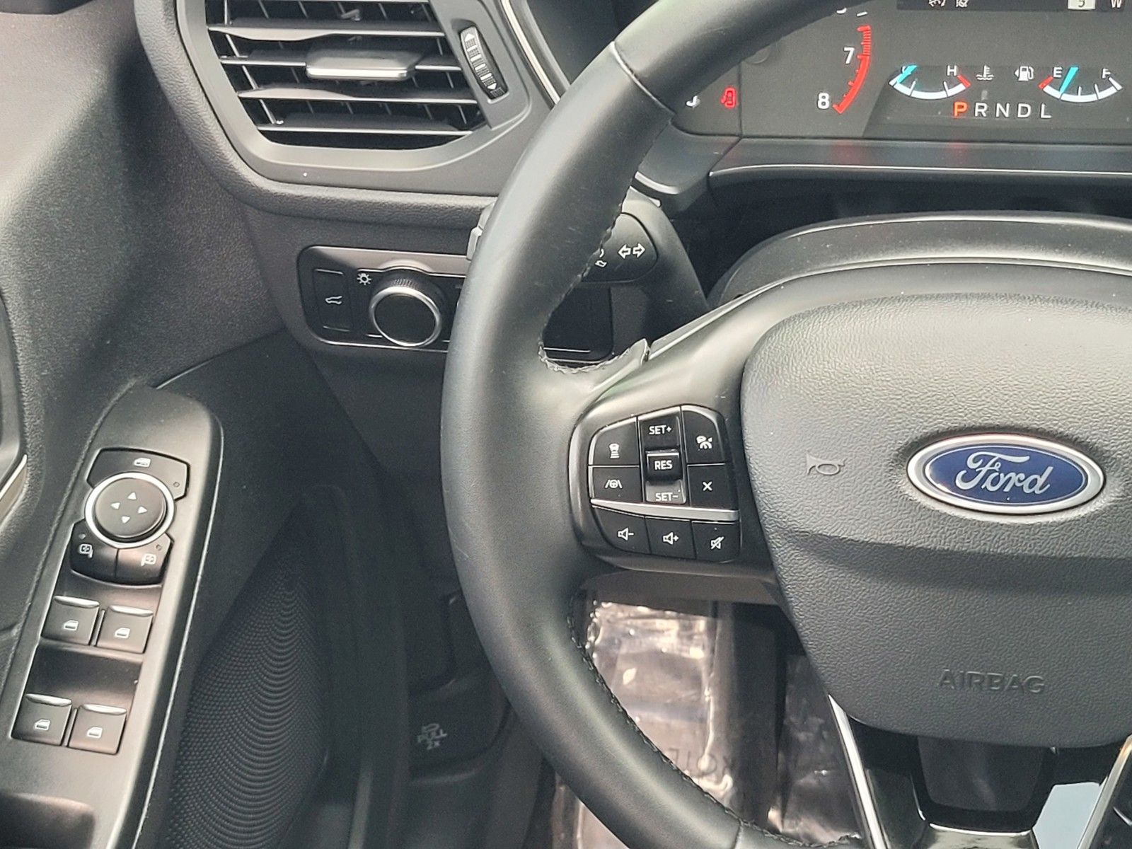 Used 2022 Black Ford SE image 13