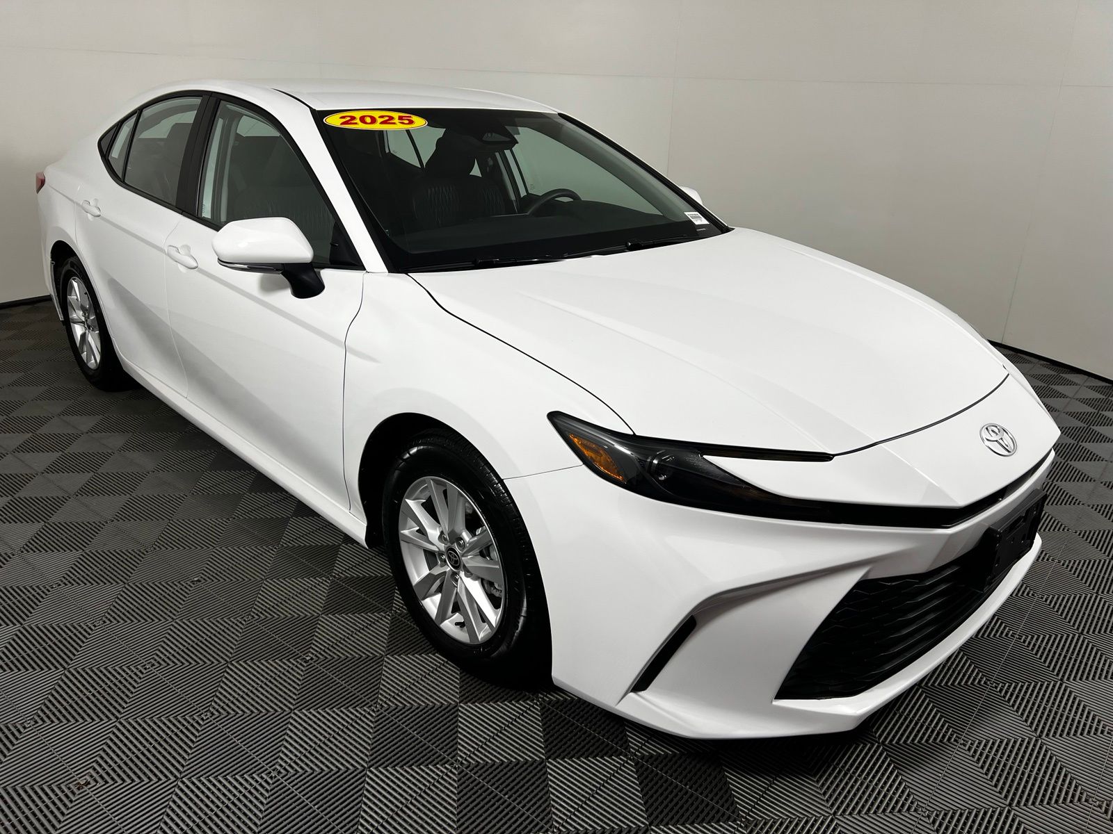 Thumbnail: 2025 Toyota Camry - 3