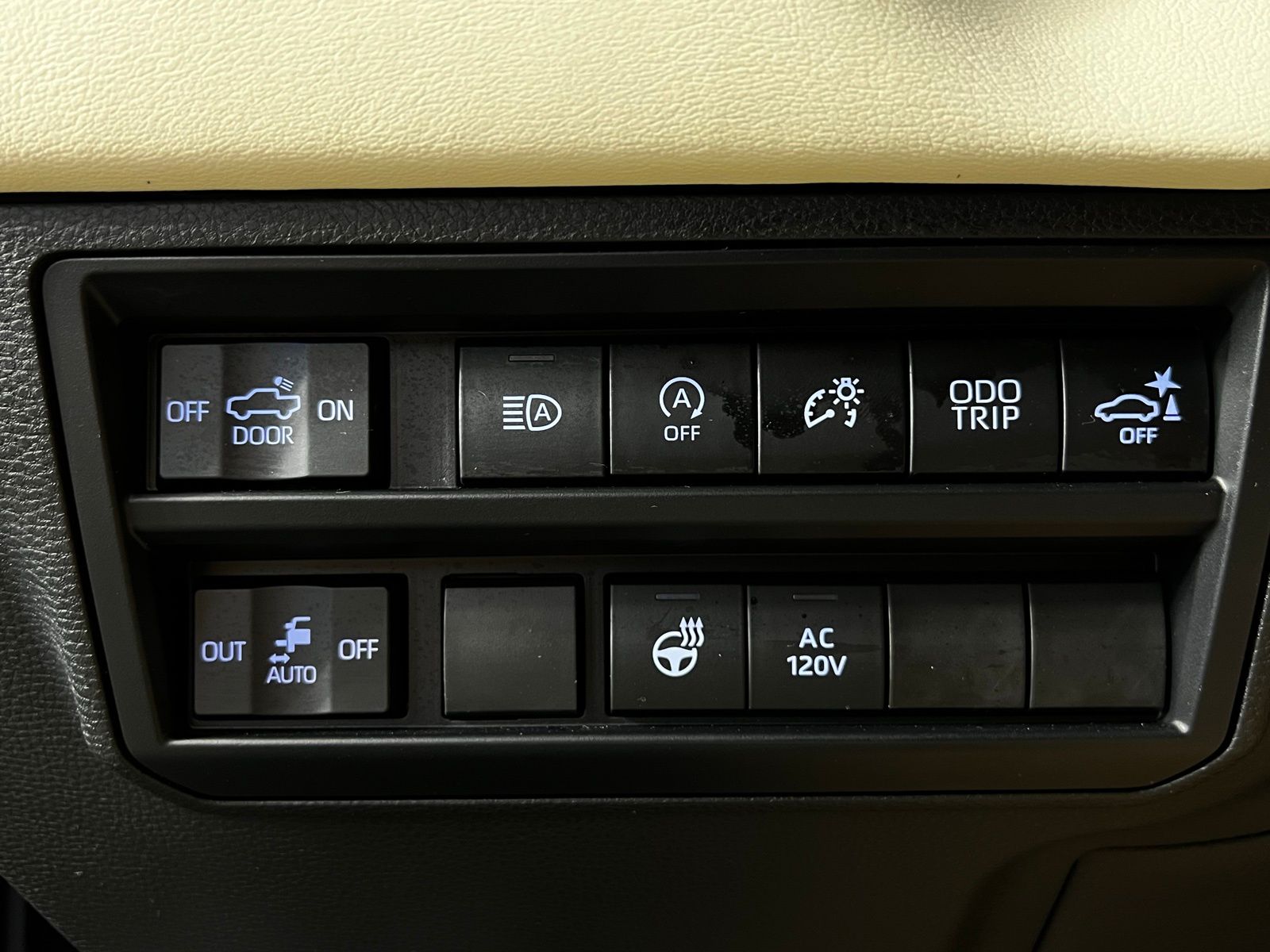 Thumbnail: 2023 Toyota Tundra - 24