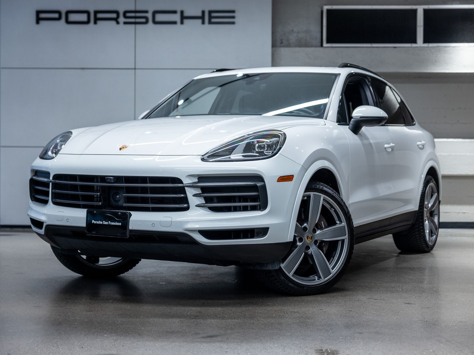 White 2023 Porsche Cayenne Platinum Edition AWD SUV / Crossover All-Wheel Drive 8-Speed Automatic