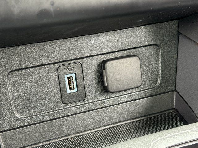 Used 2018 Shadow Black Ford SEL image 20