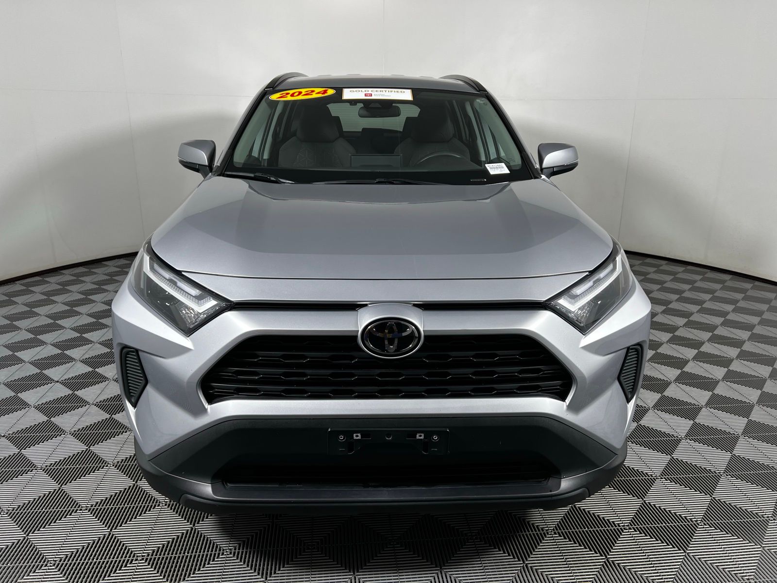 2024 Toyota RAV4 XLE 2