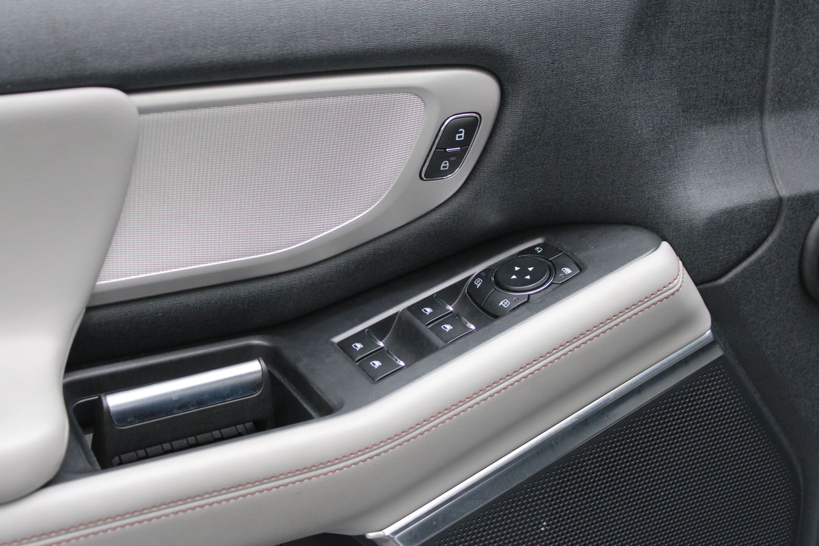 Used 2025 Silver Ford Active image 25