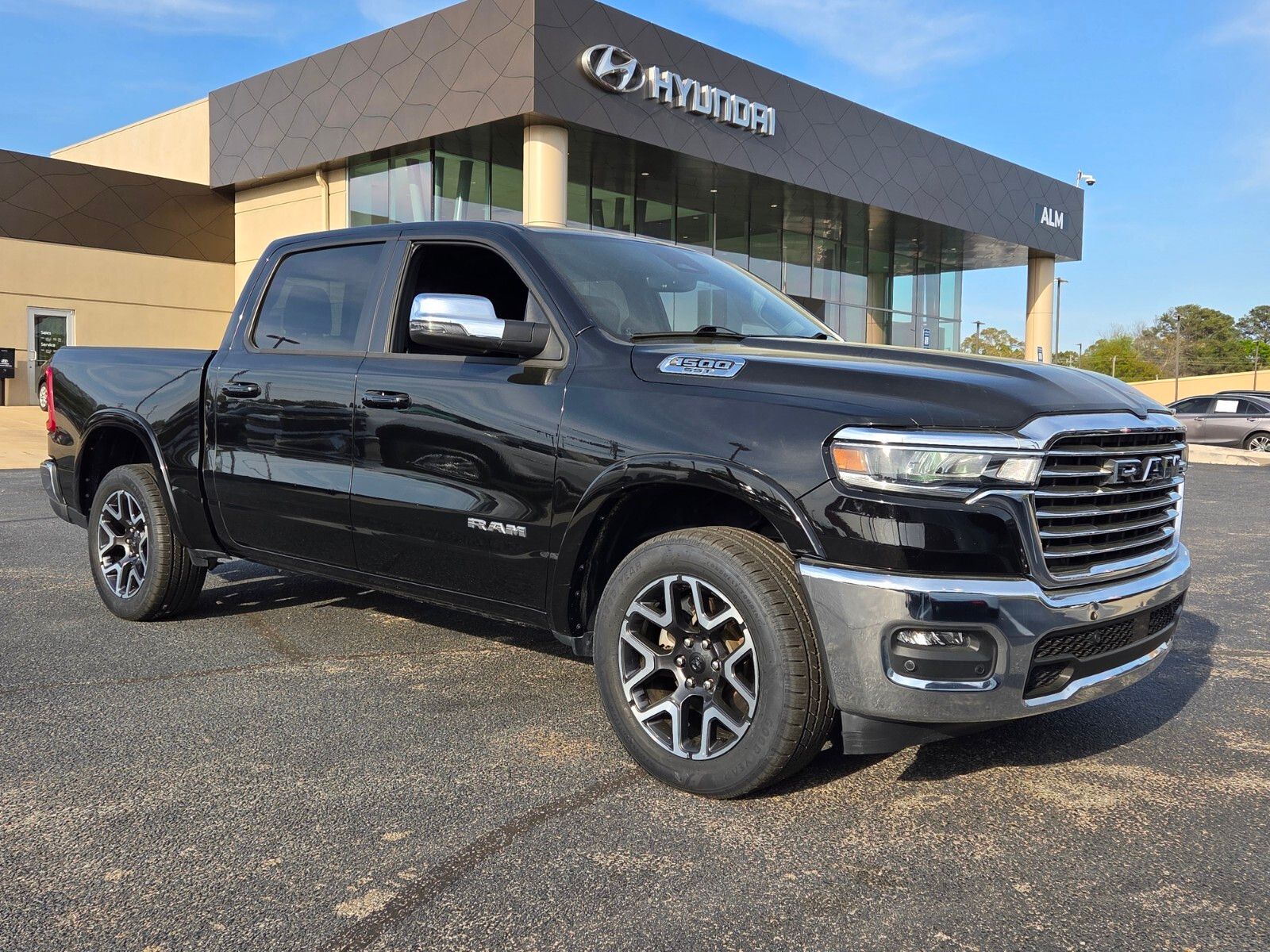 2025 RAM 1500 Laramie Crew Cab 4WD