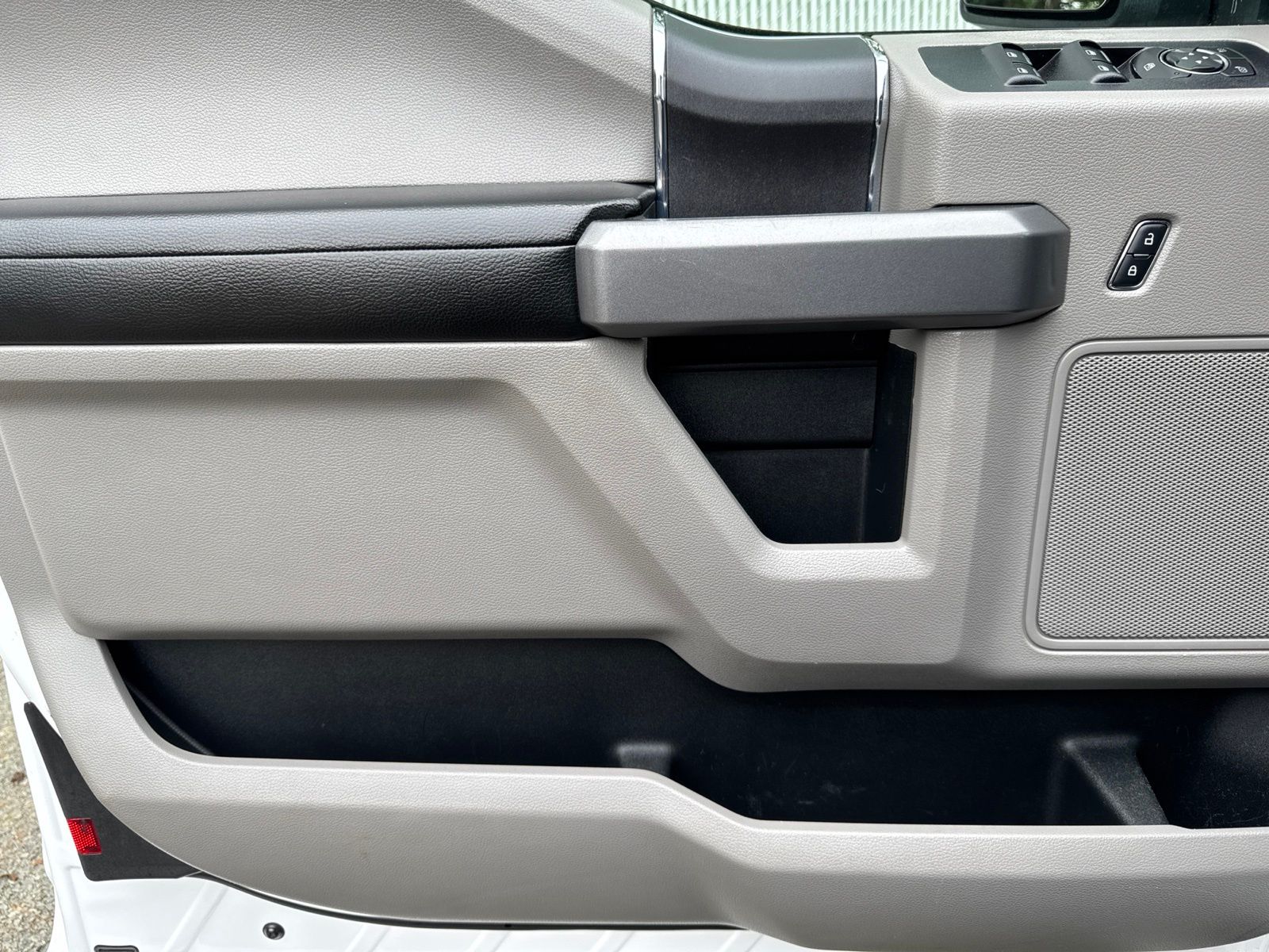 Used 2015 Oxford White Ford XLT image 51