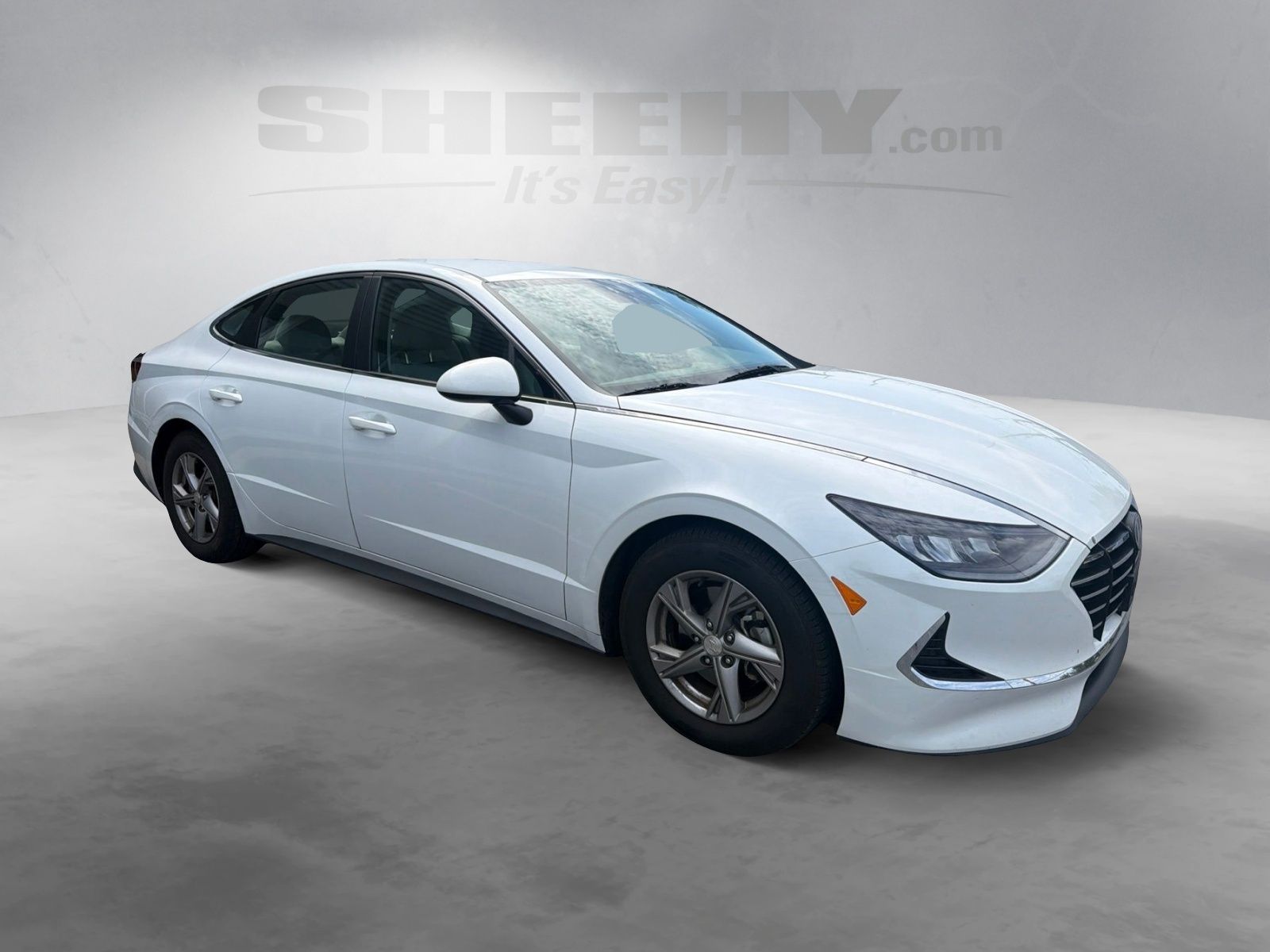 Used 2020 Quartz White Hyundai SE image 2