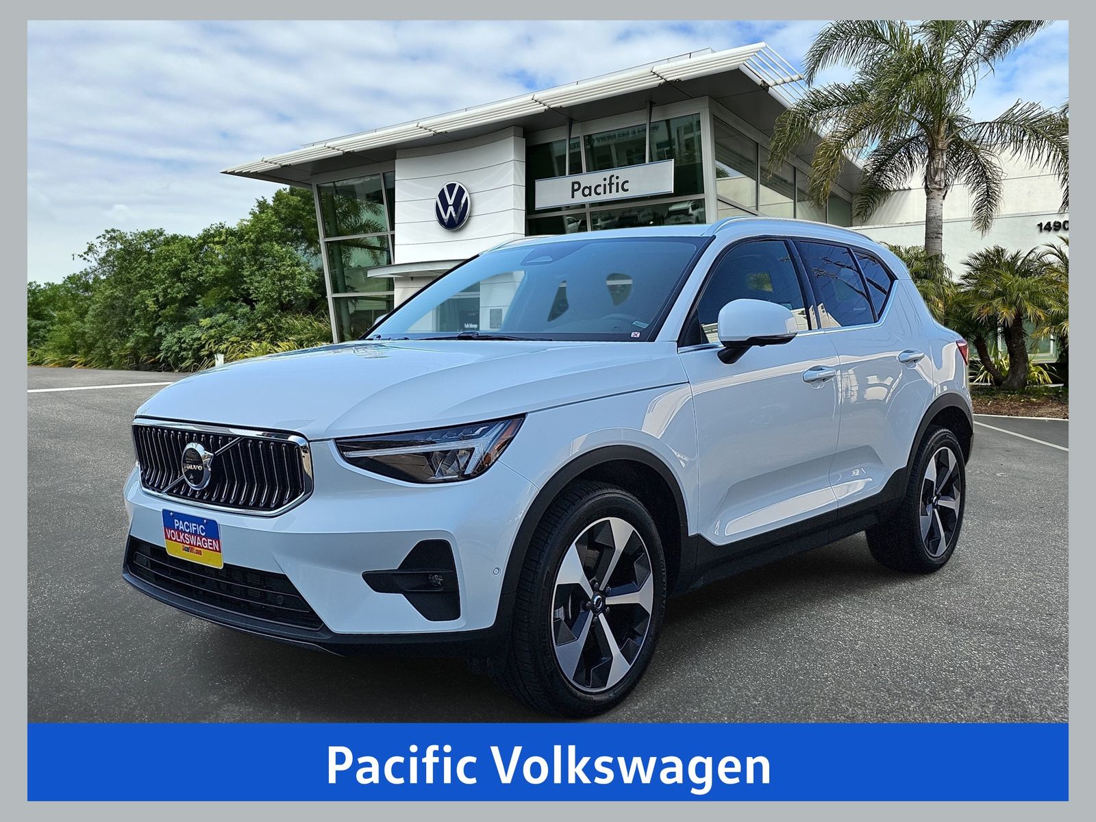 White 2025 Volvo XC40 SUV / Crossover All-Wheel Drive Automatic