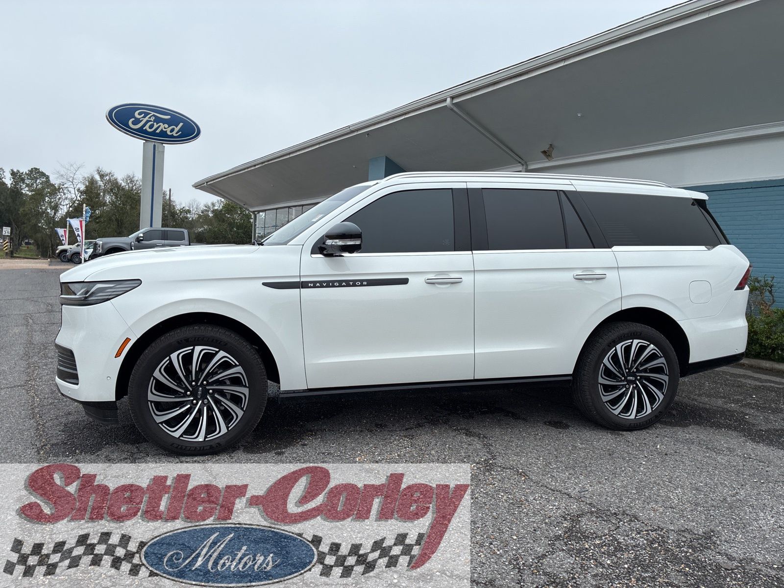 White Metallic 2025 Lincoln Navigator Black Label 4WD SUV / Crossover Four-Wheel Drive Automatic