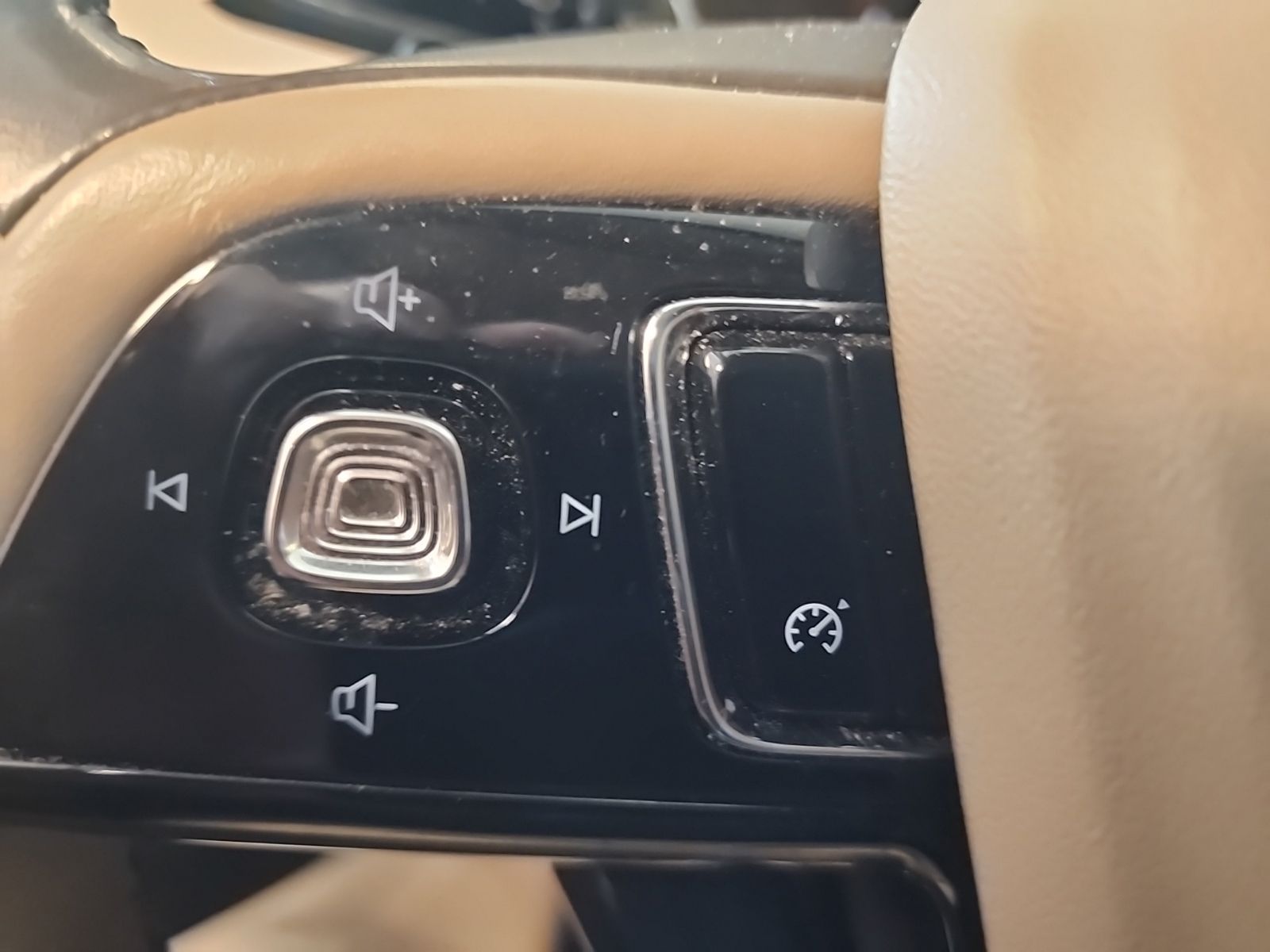Used 2020 Ceramic Pearl Lincoln Standard image 15