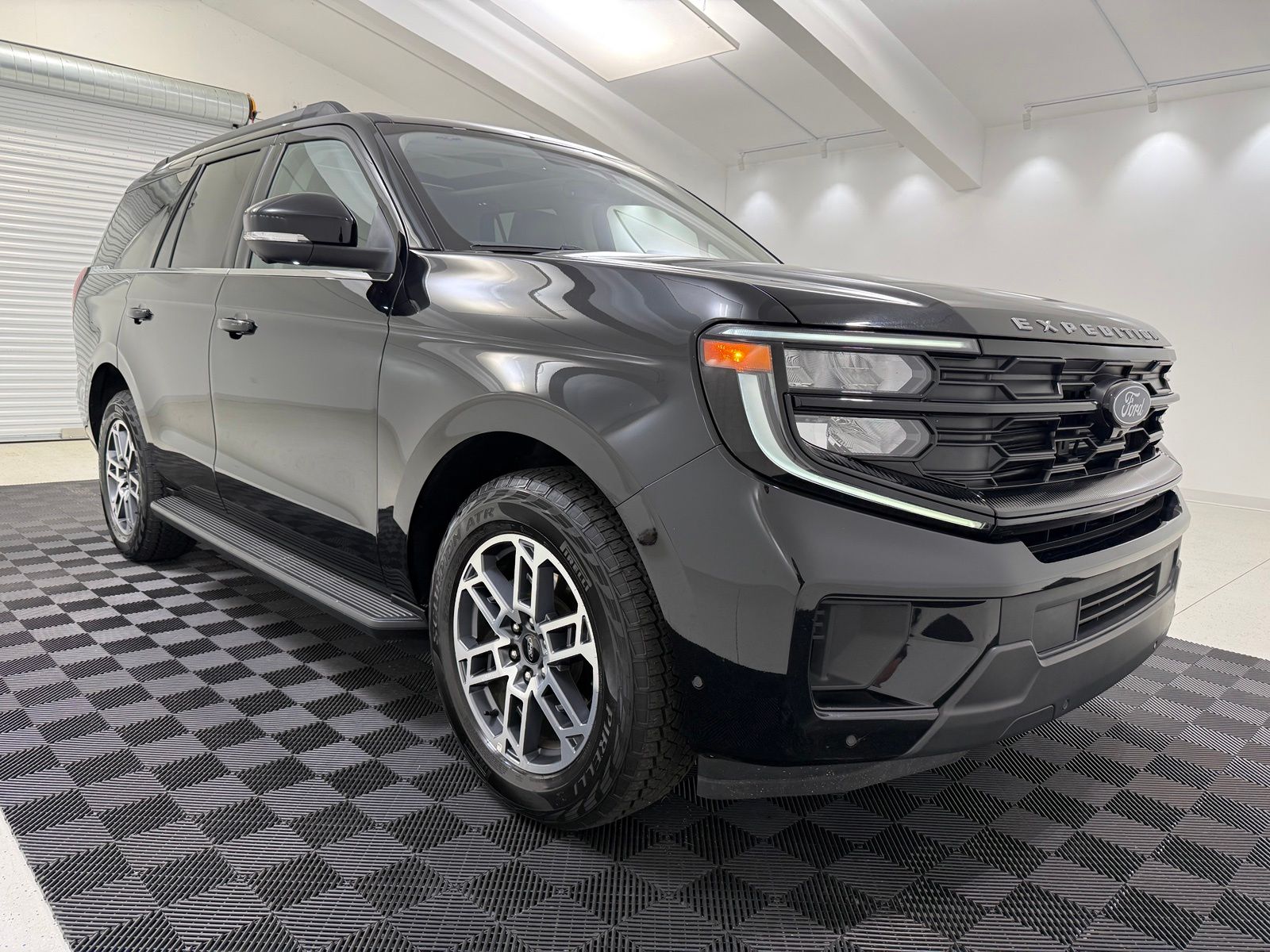 Black Metallic 2025 Ford Expedition SUV / Crossover Four-Wheel Drive Automatic