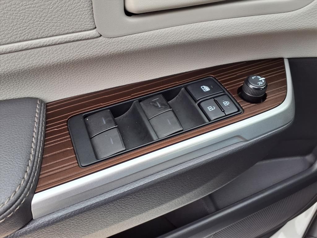 2022 Toyota Sienna LE White at AutoSavvy Houston Southwest