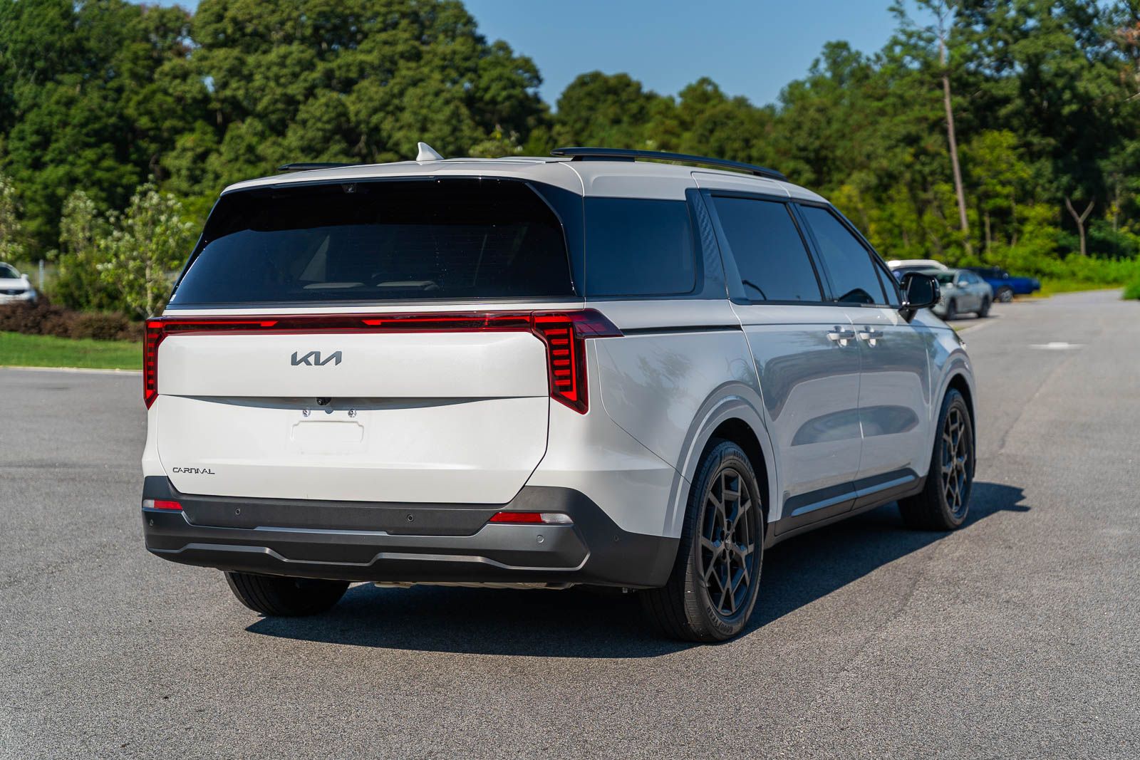 Used 2025 Kia Carnival Van