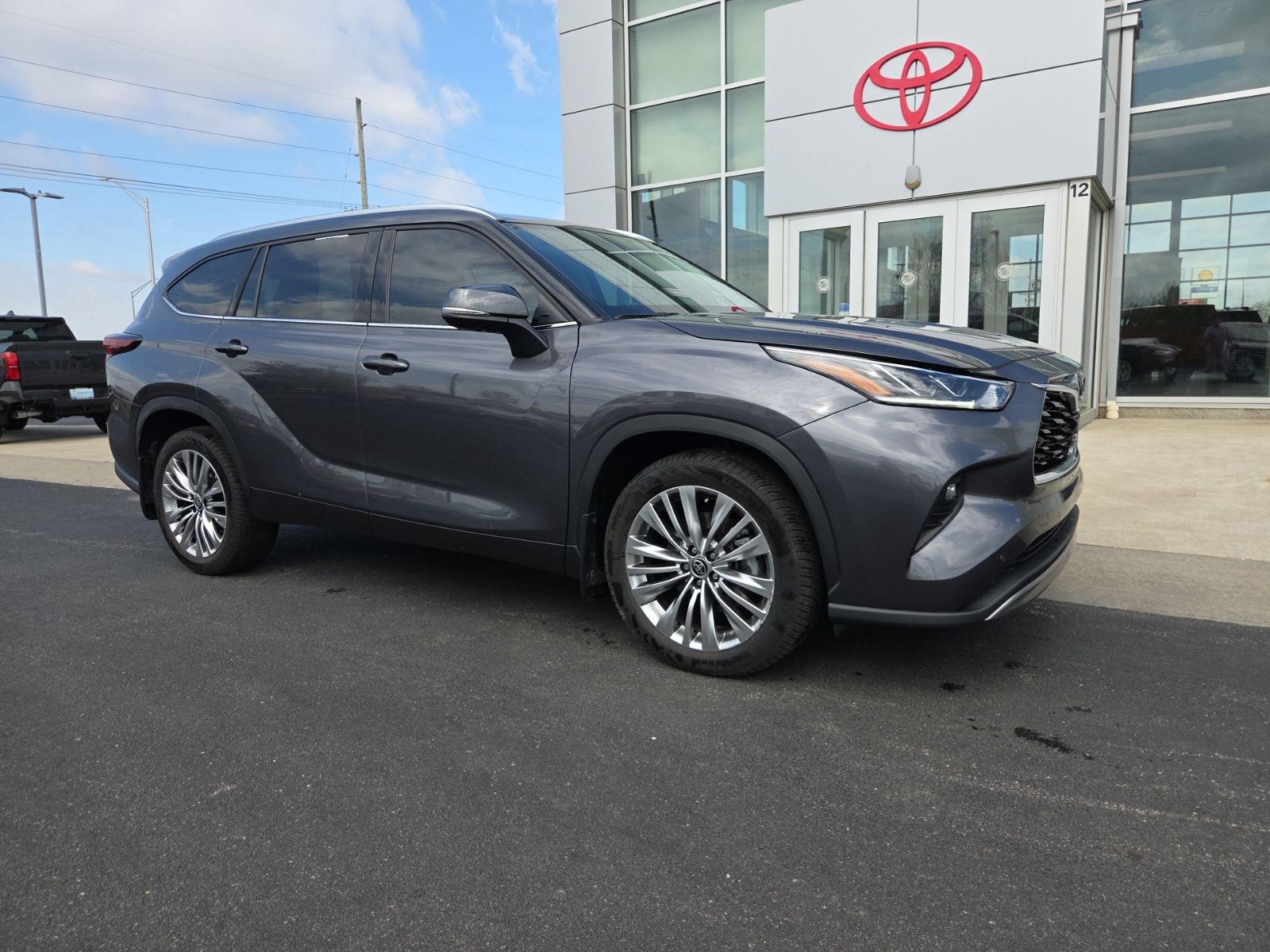 used 2024 Toyota Highlander car, priced at $45,617