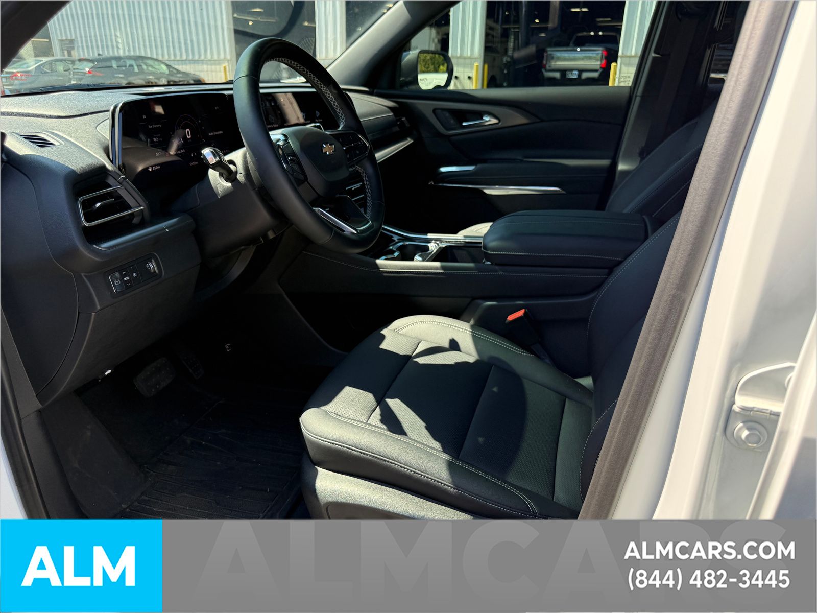 Used 2025 Summit White Chevrolet LT image 17