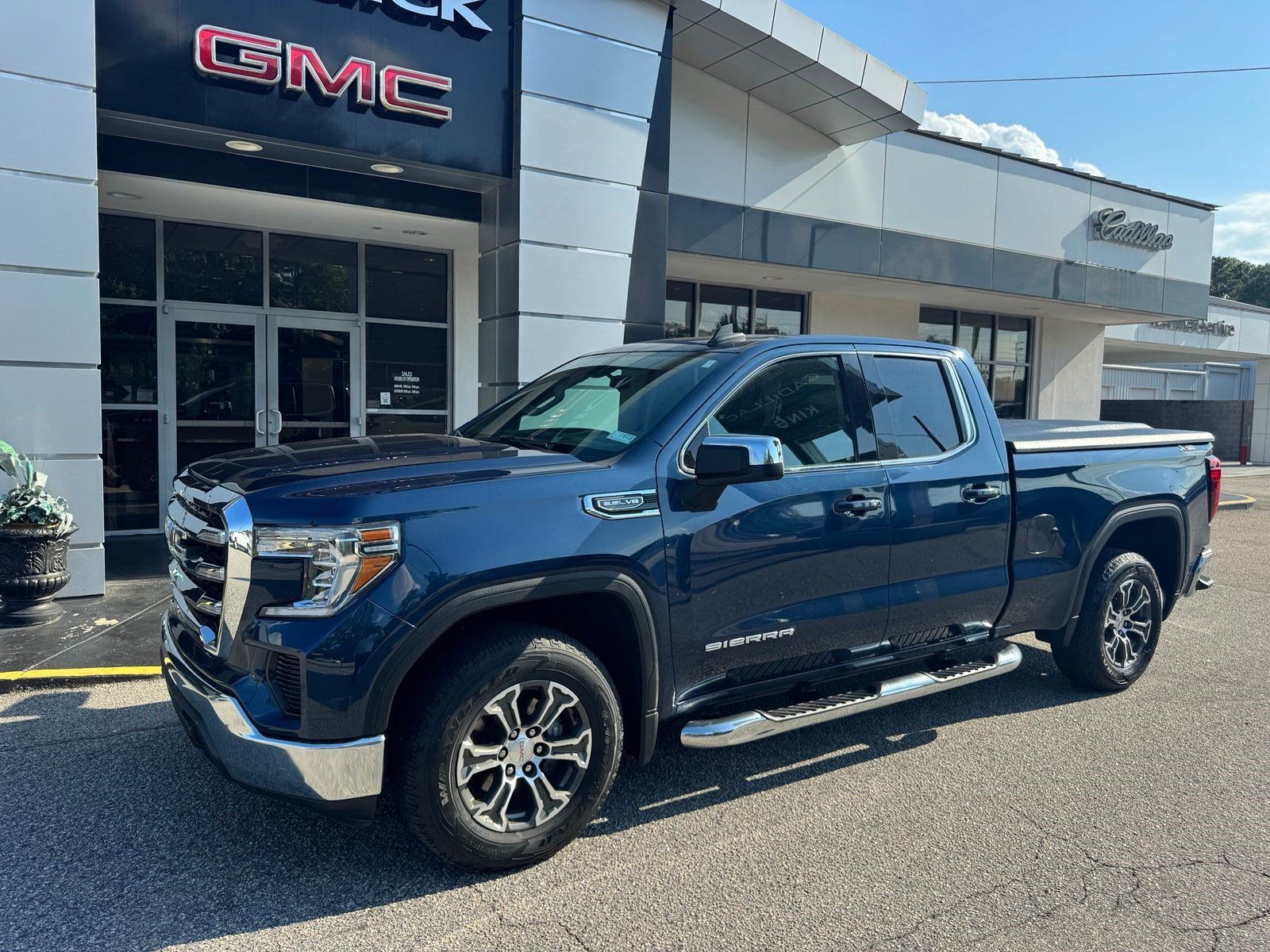 View vehicle photo 2