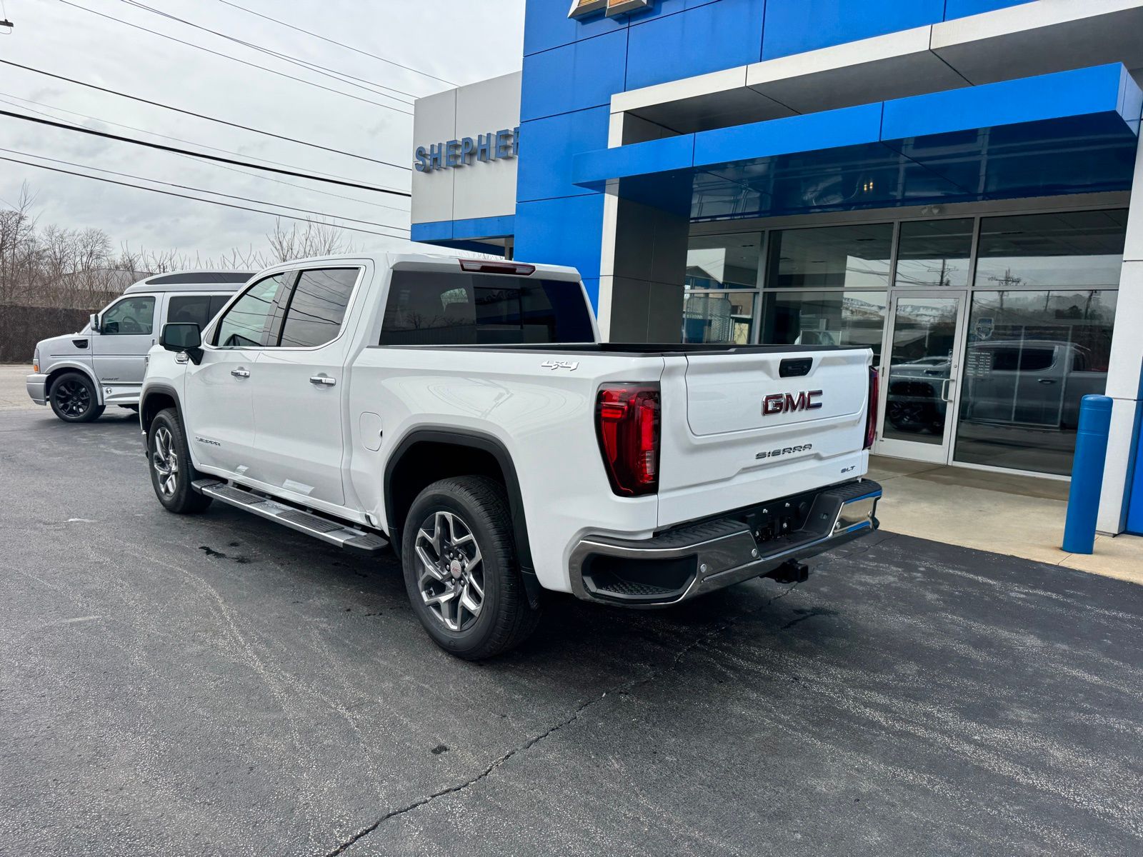 View vehicle photo 3