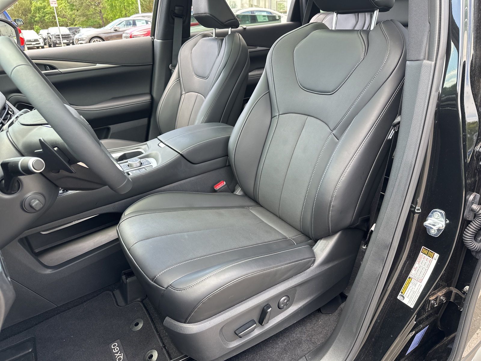 Used 2026 Black INFINITI LUXE image 10