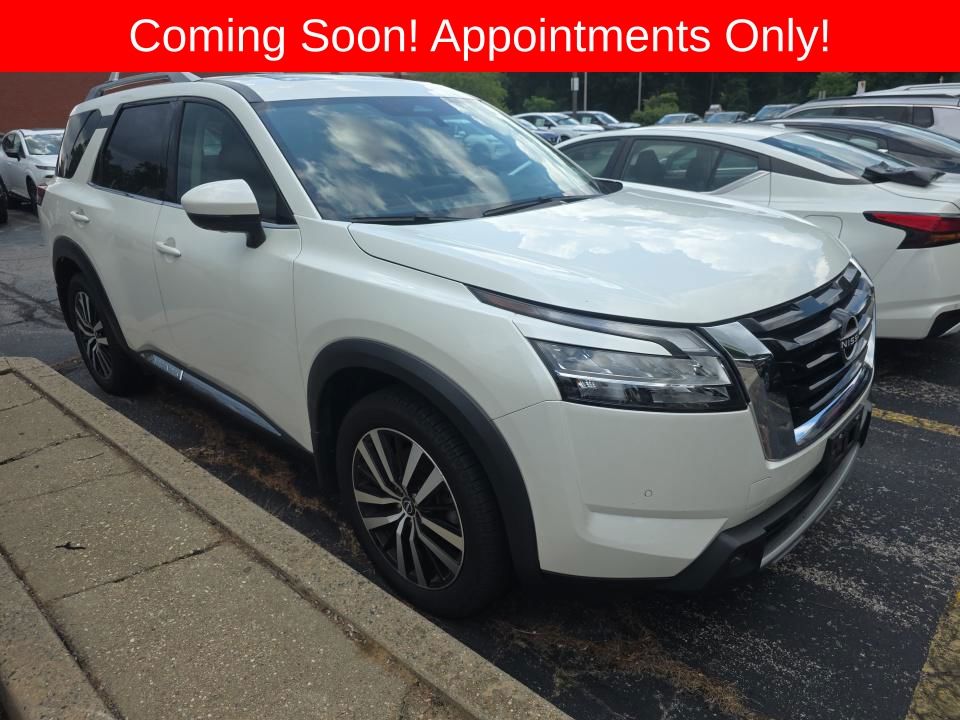Pearl White 2024 Nissan Pathfinder SUV / Crossover All-Wheel Drive 9-Speed Automatic