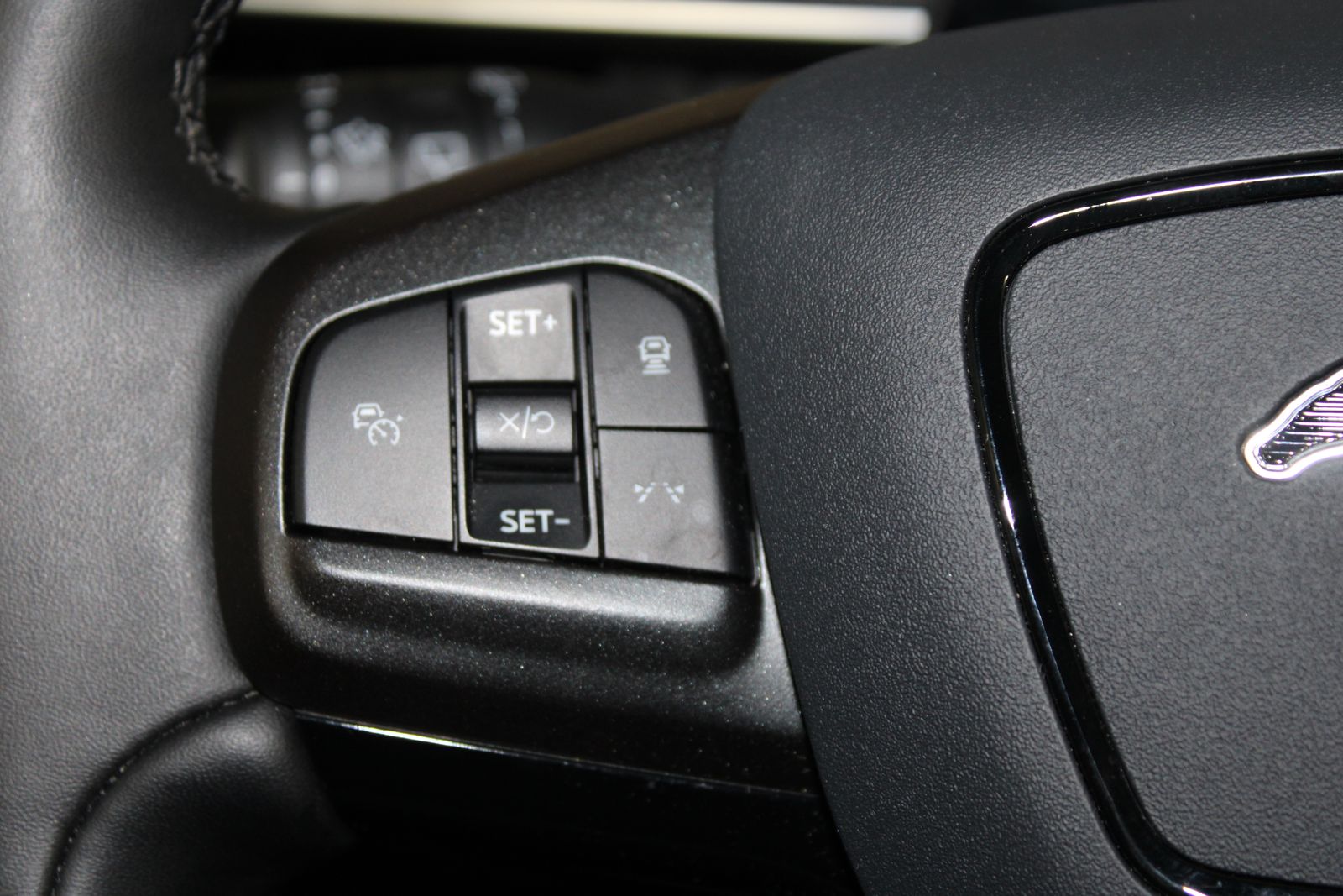 Used 2025 Green Ford Premium image 30