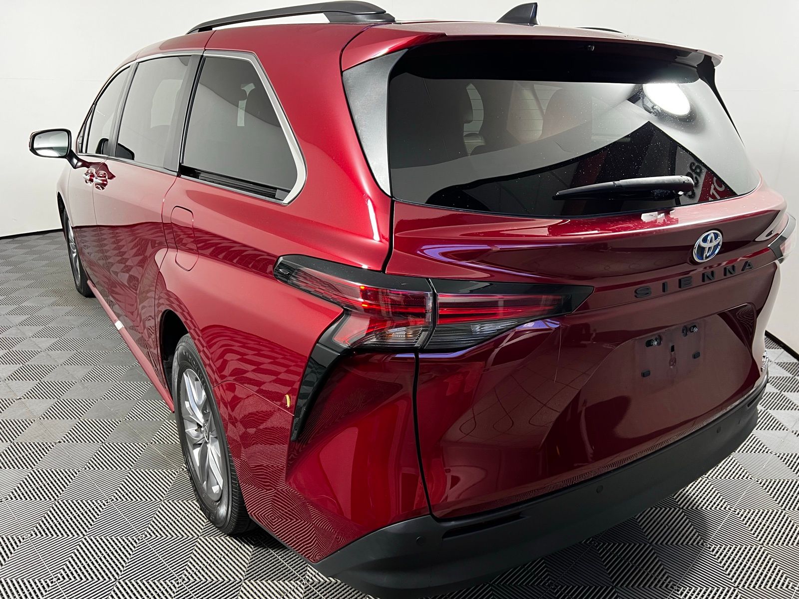 Thumbnail: 2022 Toyota Sienna - 7