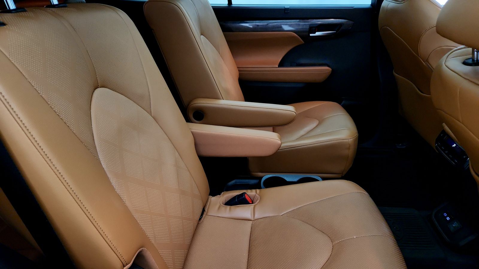Used 2023  Toyota Platinum image 43