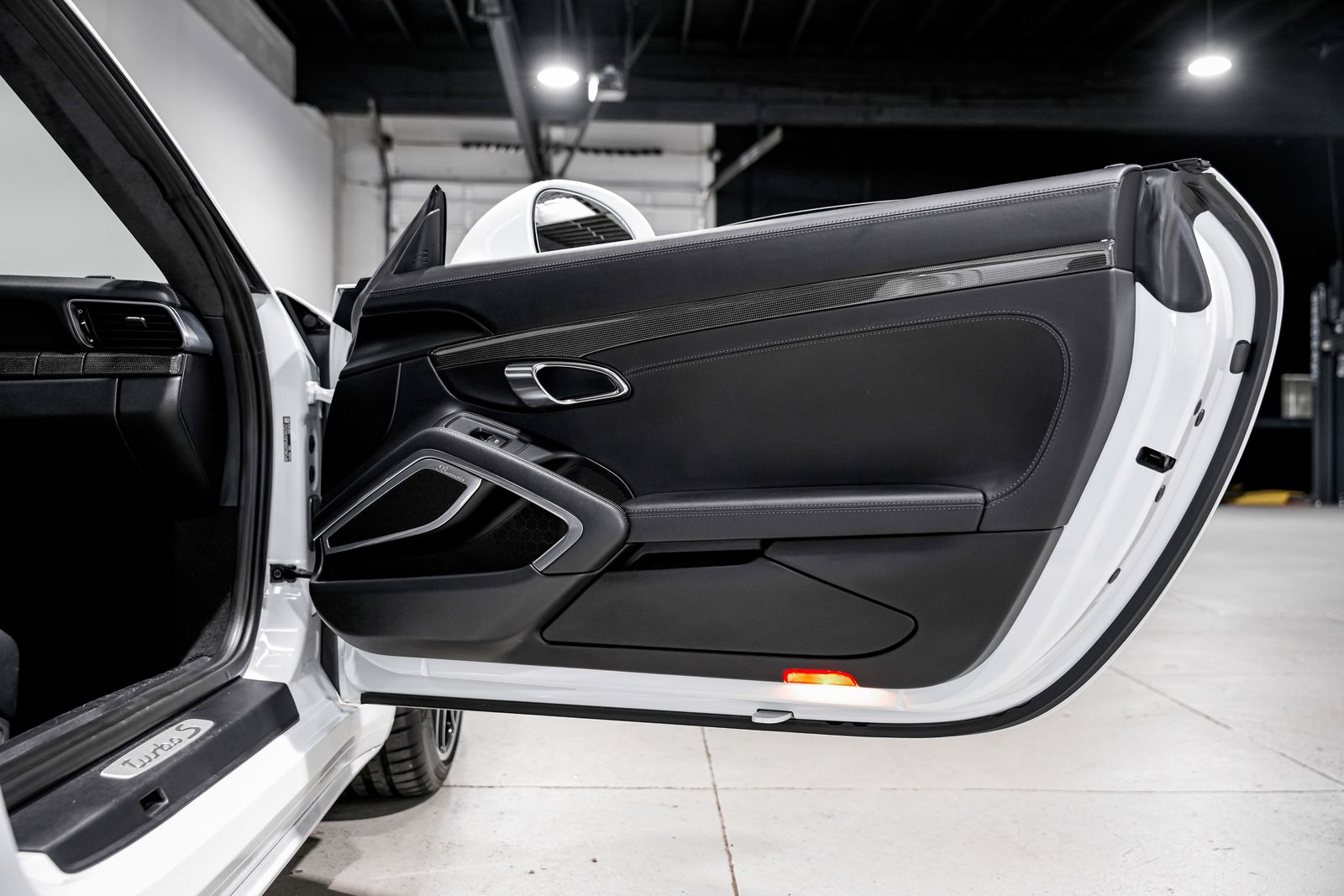 2018 Porsche 911 Turbo S — photo 29