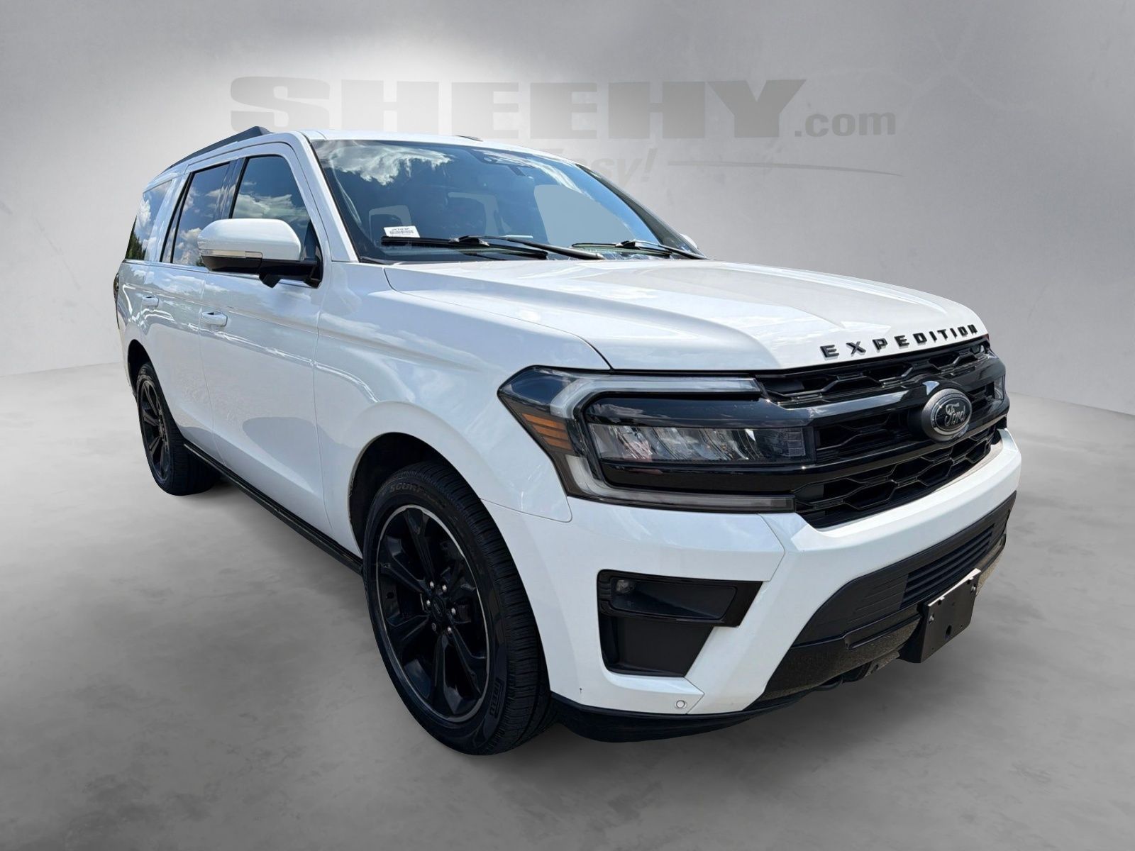 Certified Used 2023 Oxford White Ford Limited image 2