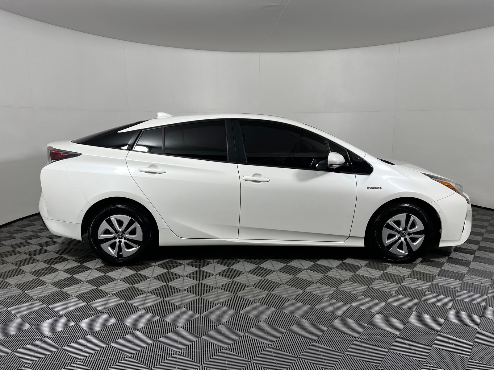 Thumbnail: 2018 Toyota Prius - 4
