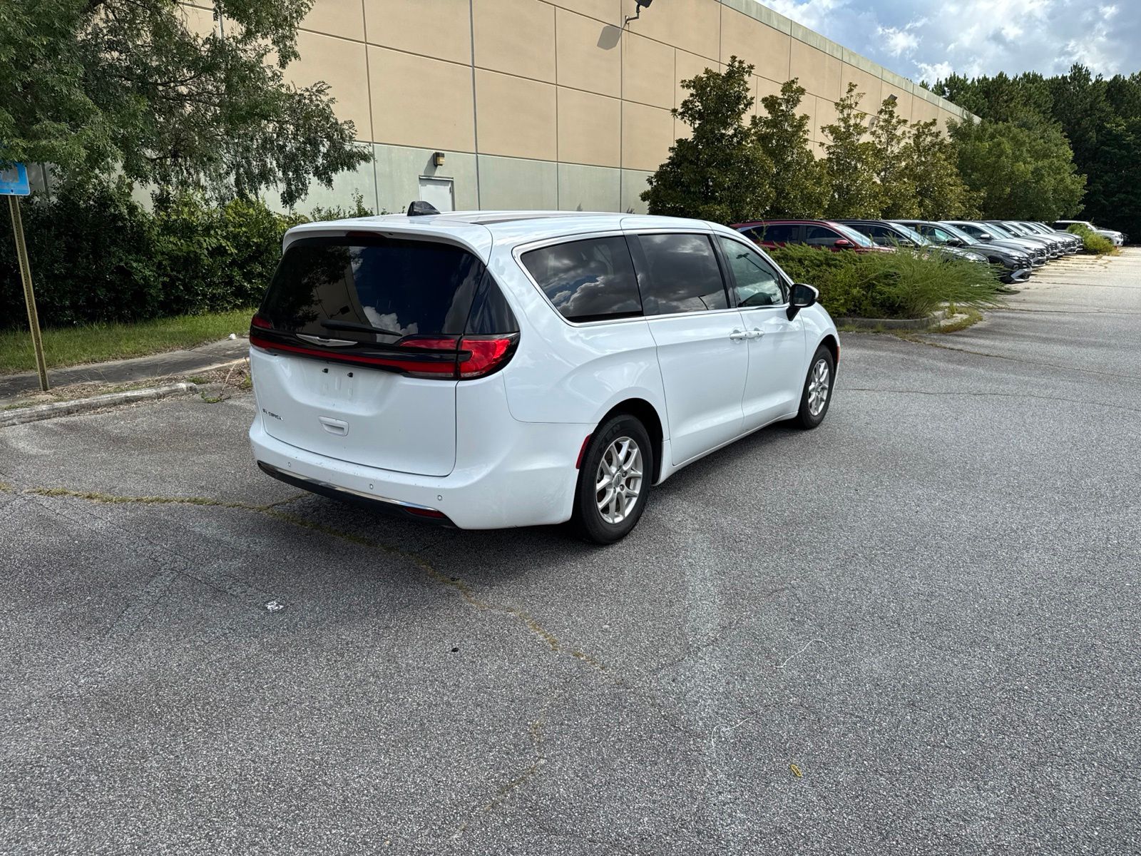 Used 2023 White Chrysler Touring L image 4
