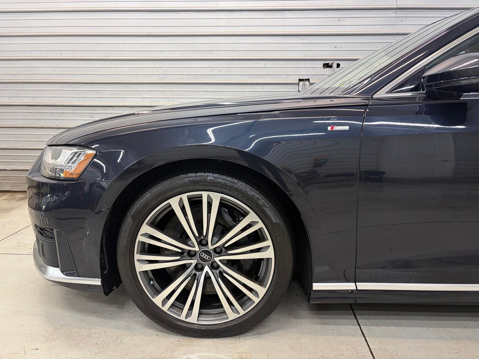 Photo 4 of 2021 Audi A8 L 4.0