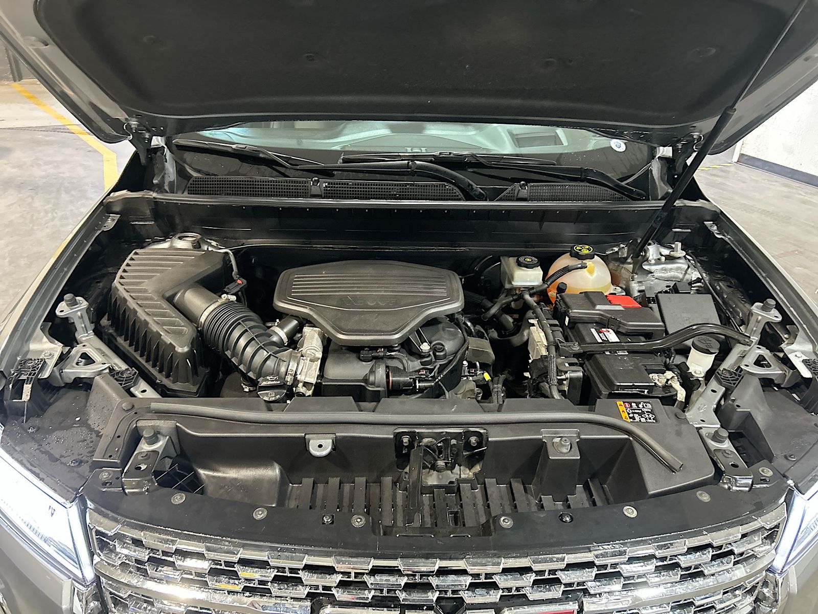 Used 2023 Silver GMC Denali image 33