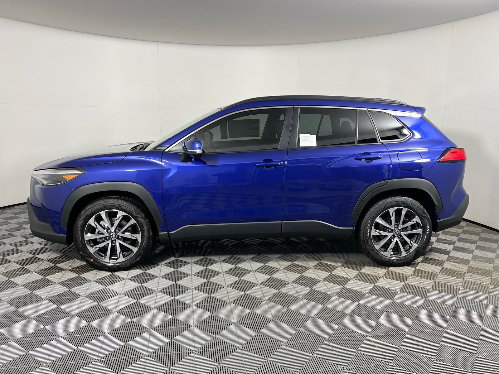 2025 Toyota Corolla Cross XLE 8