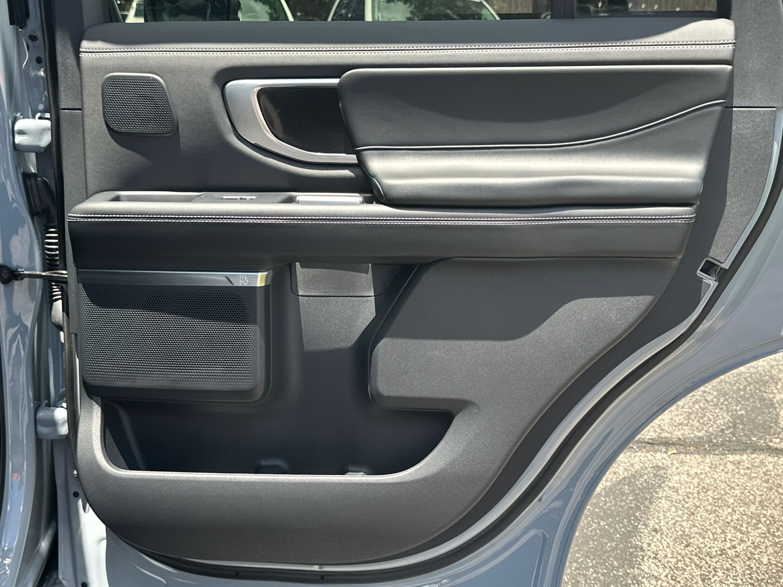 New 2026 Glacier Gray Metallic Tri-Coat Ford Platinum® image 17