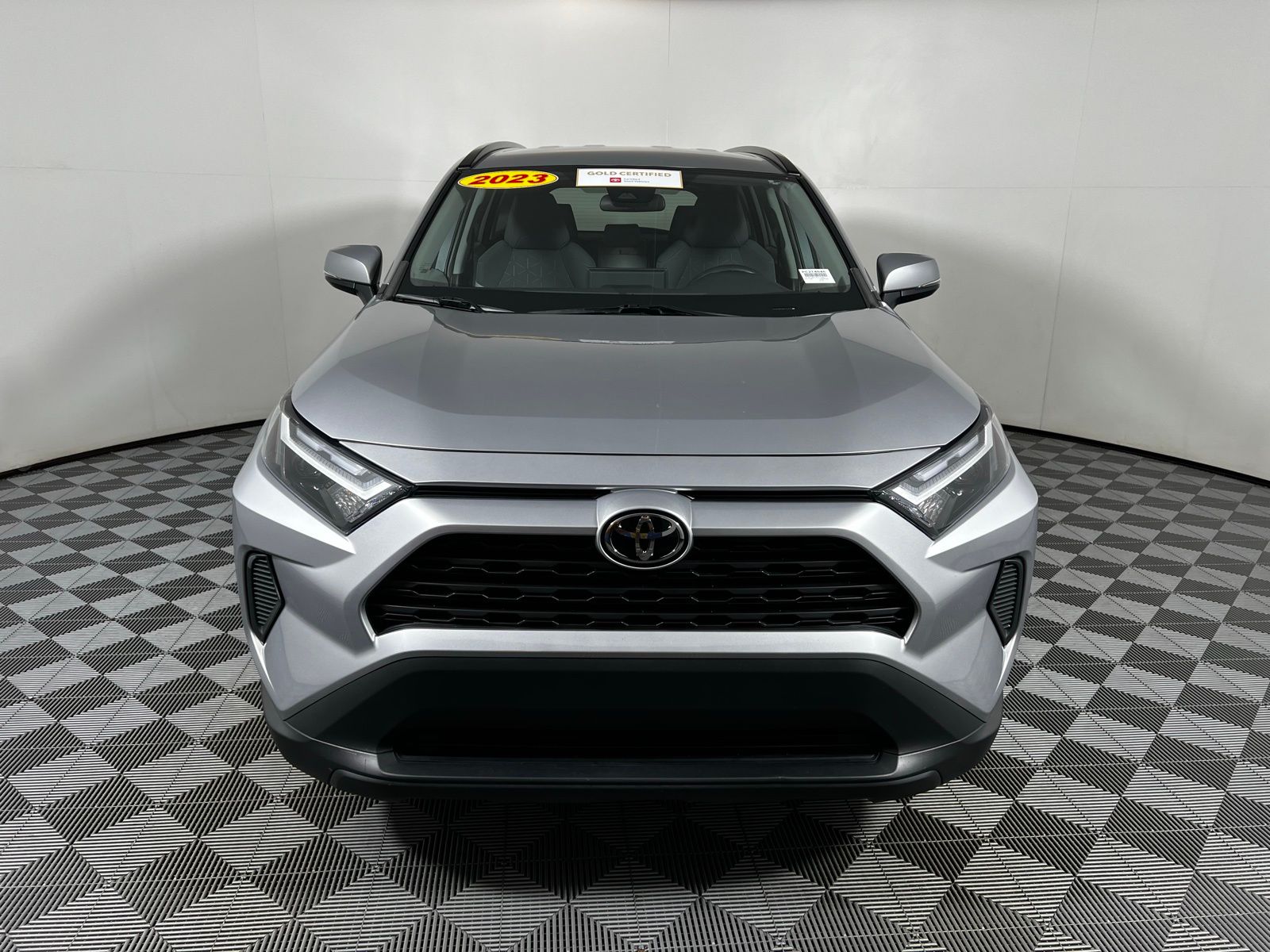 2023 Toyota RAV4 XLE 2