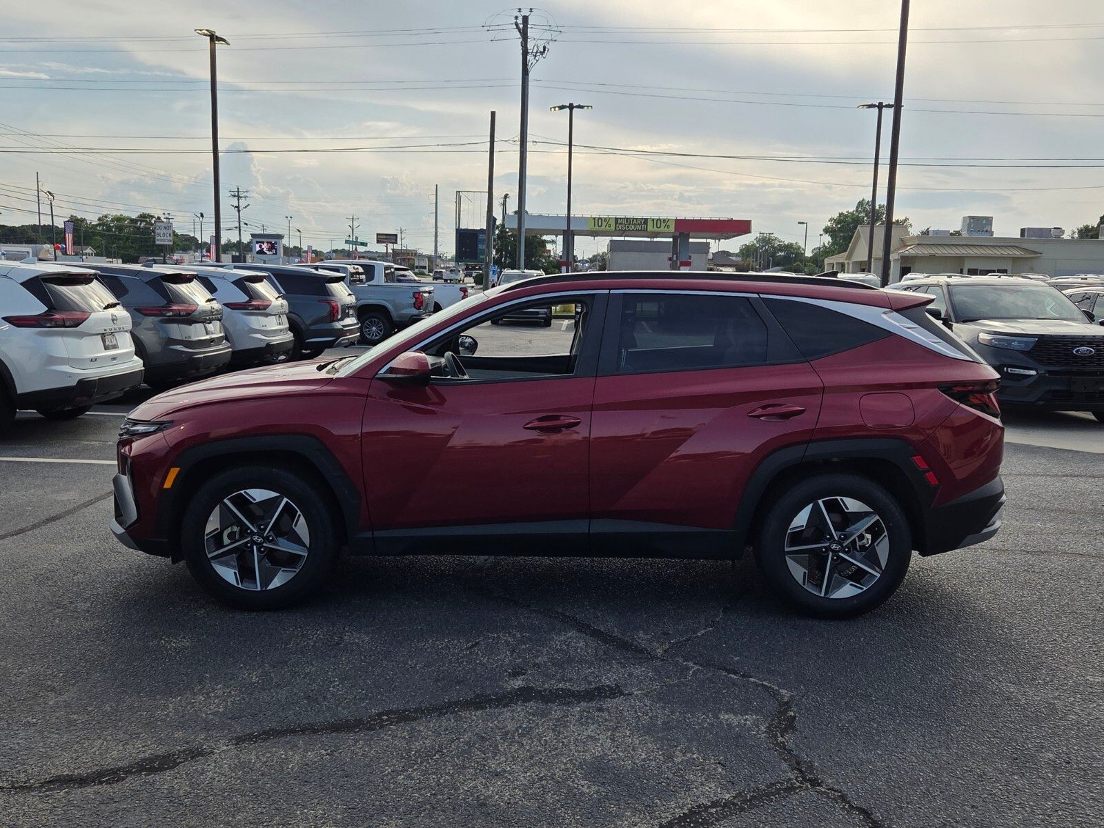 Used 2025 Red Hyundai SEL image 4