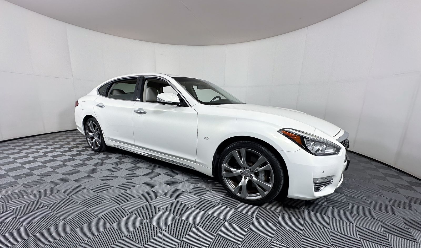 2015 INFINITI Q70L 3.7 RWD