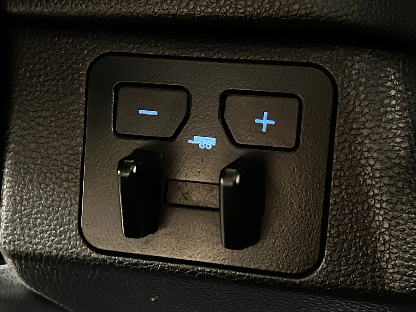 Thumbnail: 2022 Toyota Tundra - 23