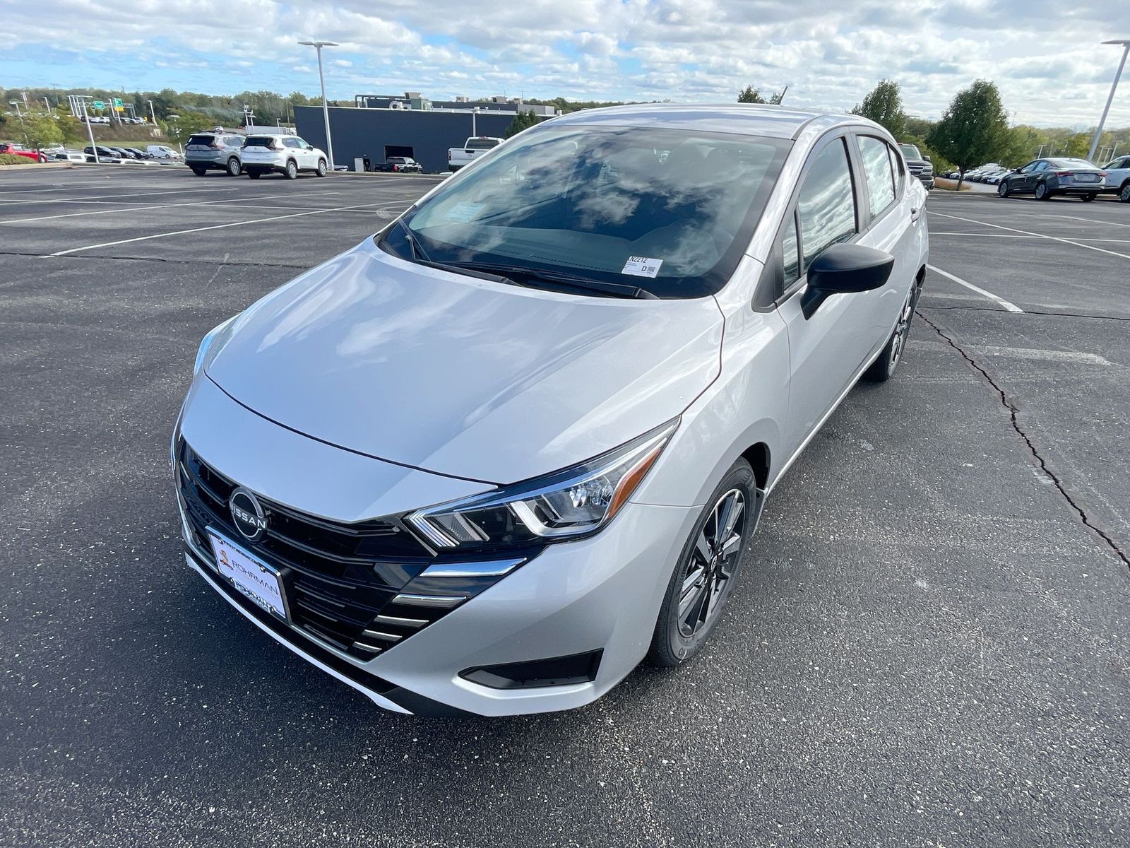 2024 Nissan Versa 1.6 S 25