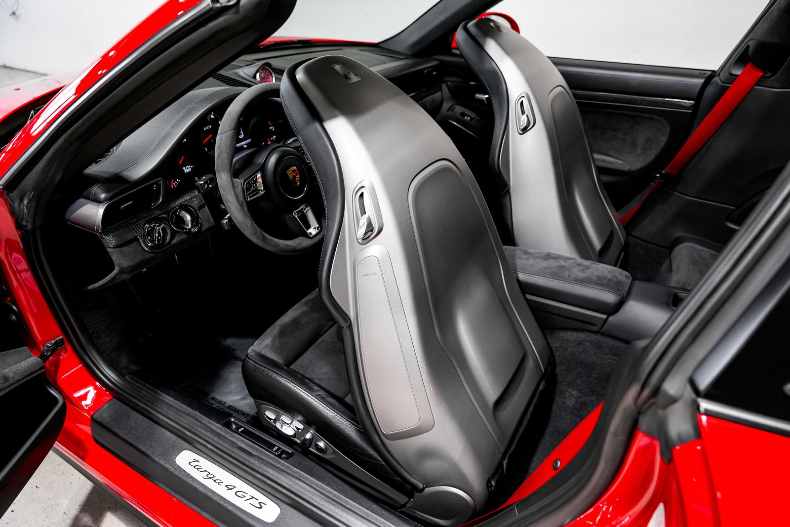 2017 Porsche 911 Targa 4 GTS — photo 20