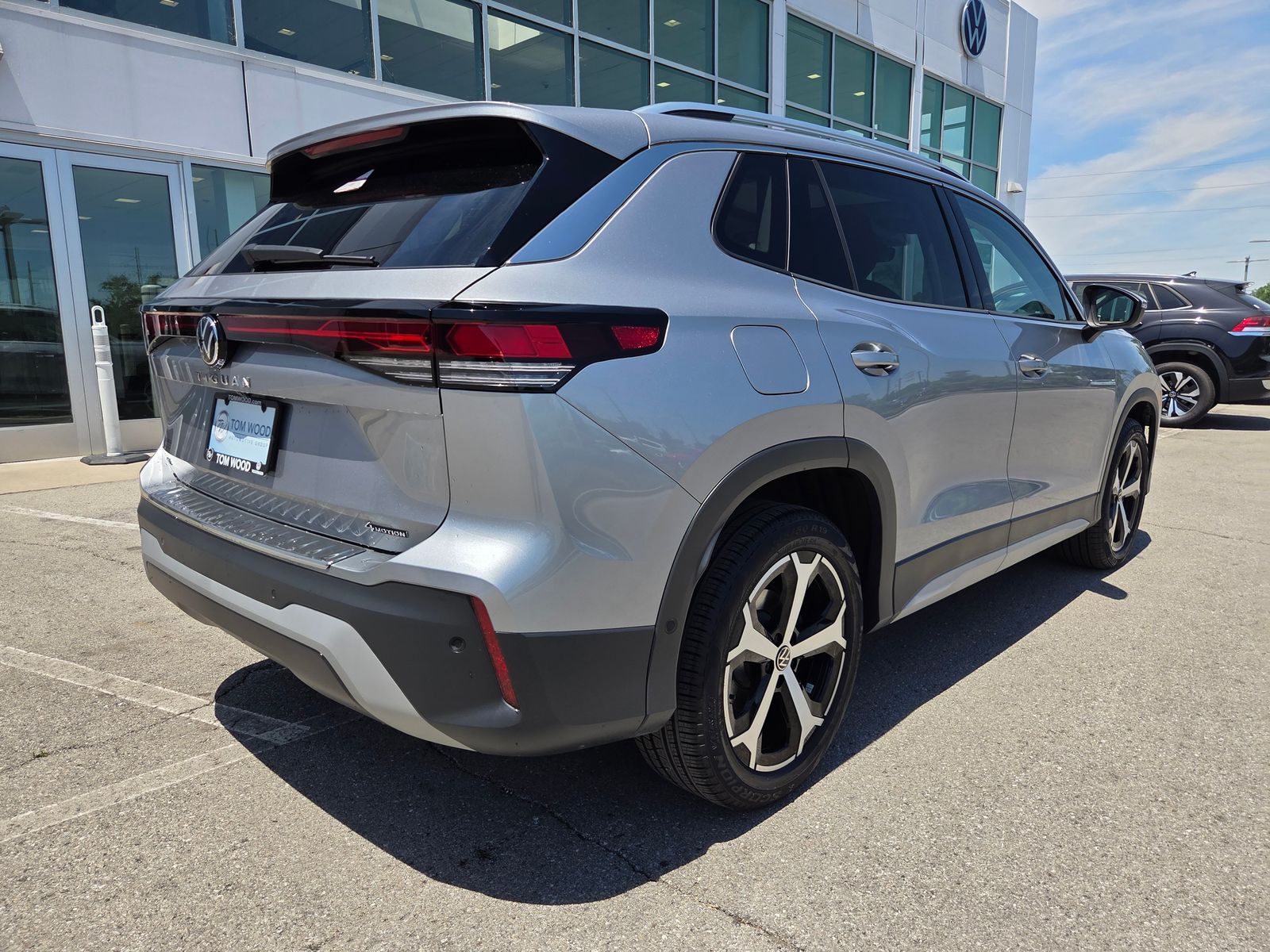 used 2025 Volkswagen Tiguan car, priced at $32,450