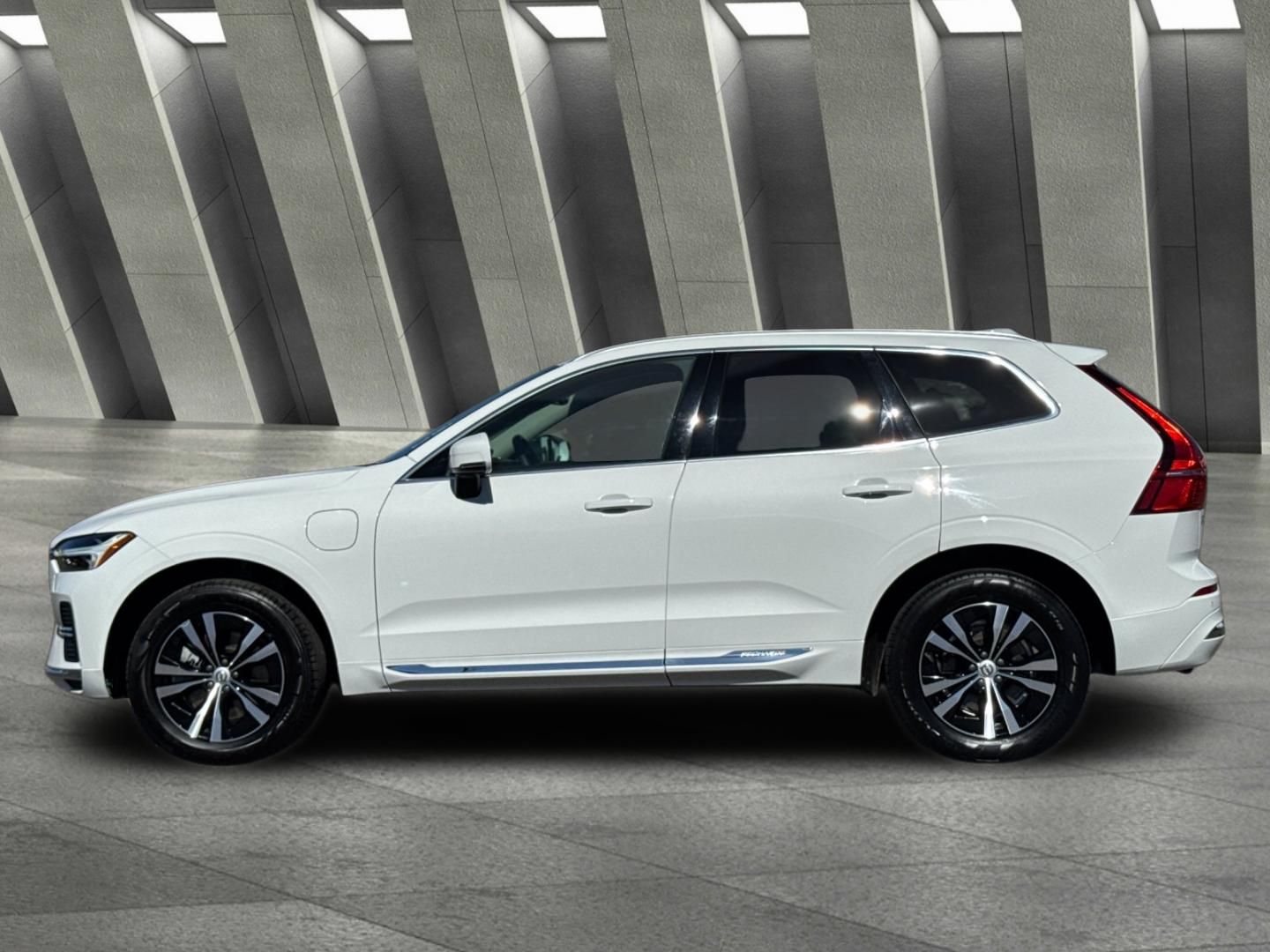 used 2022 Volvo XC60 Recharge Plug-In Hybrid car, priced at $31,998