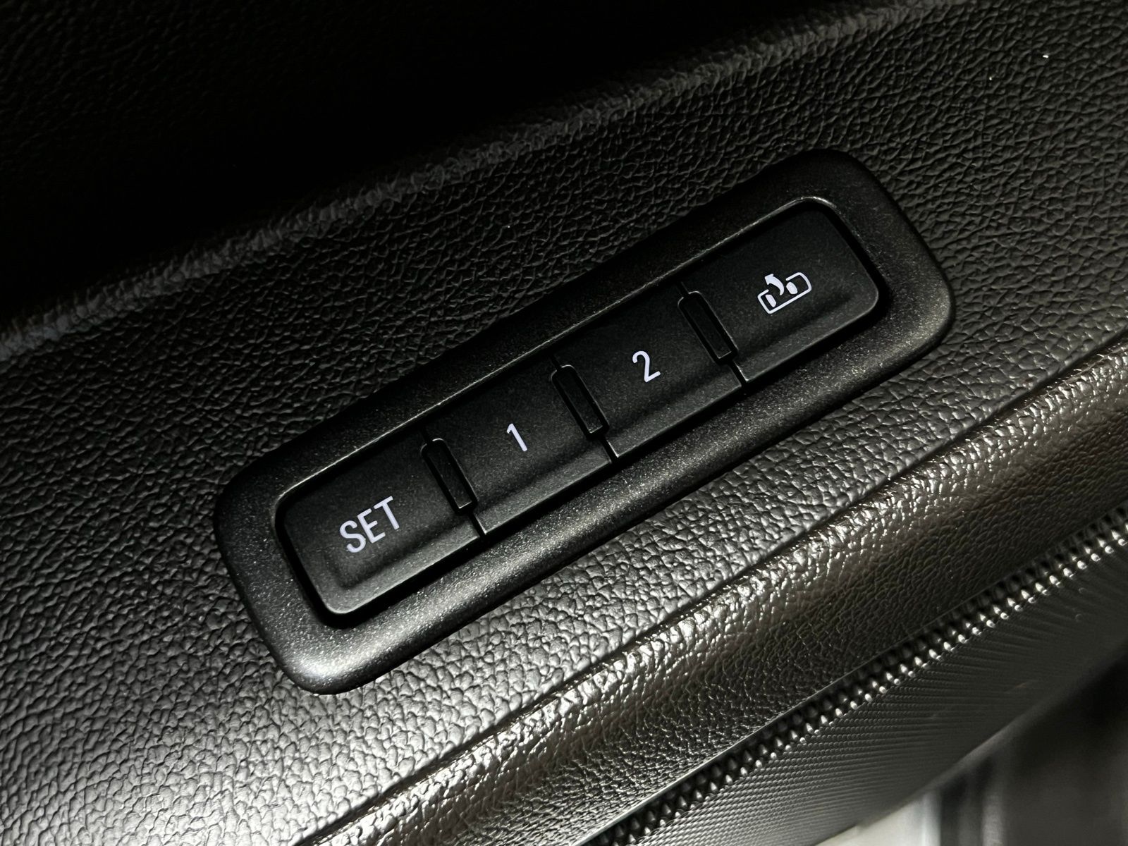 Thumbnail: 2016 GMC Yukon XL - 15