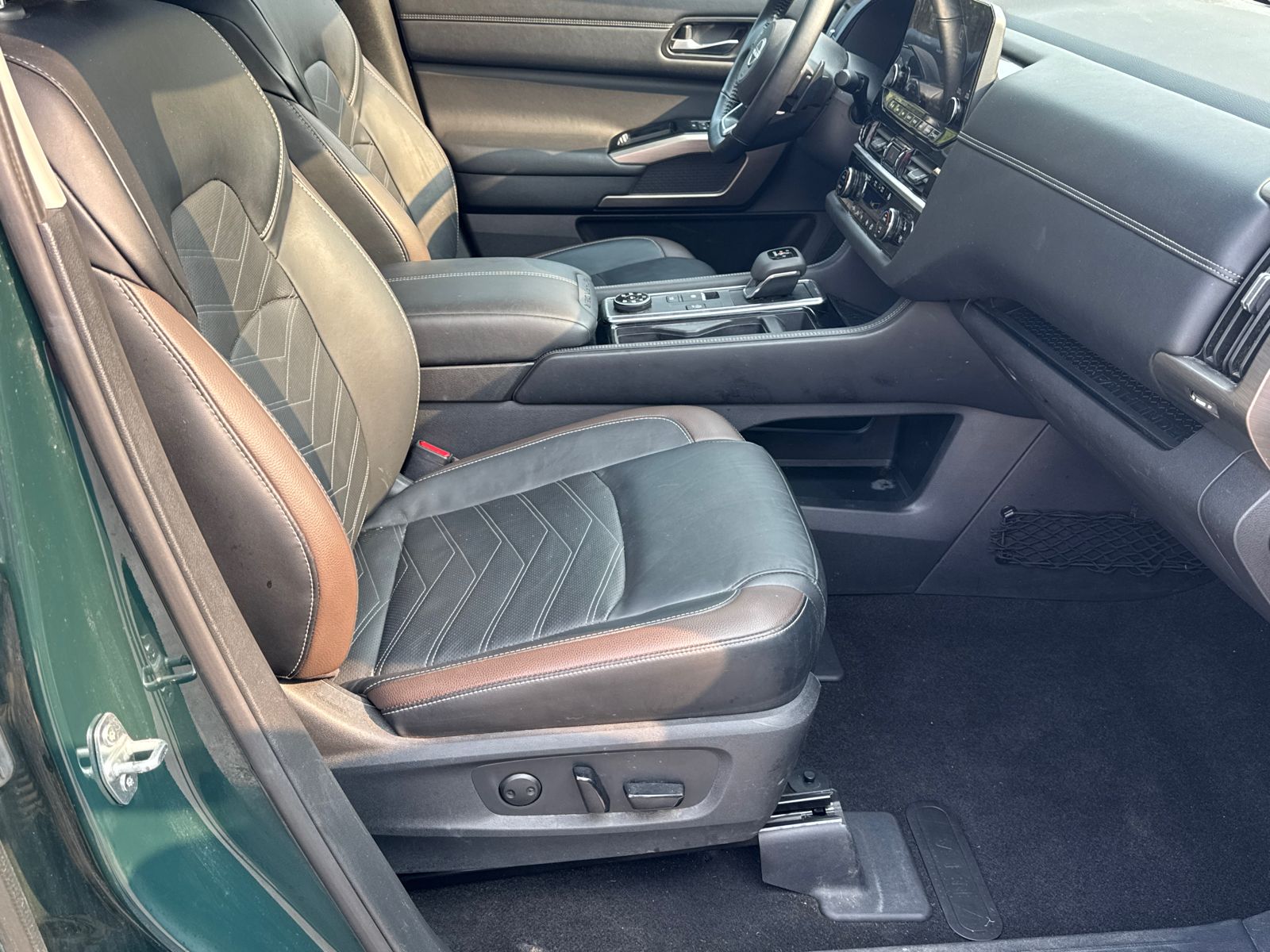 2024 Nissan Pathfinder Platinum photo 13