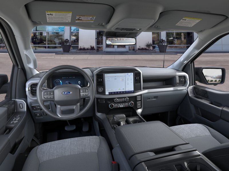 New 2025 Oxford White Ford XLT image 9