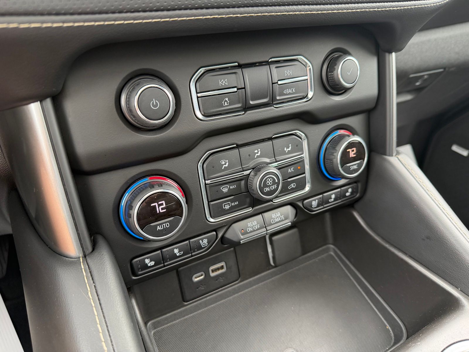 2021 Chevrolet Suburban image 23