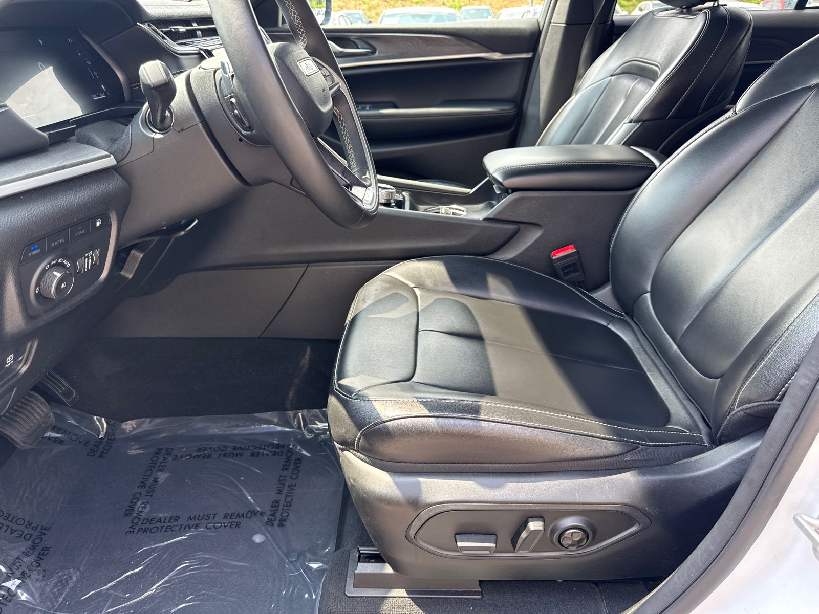 Used 2024 White Jeep 4xe image 9